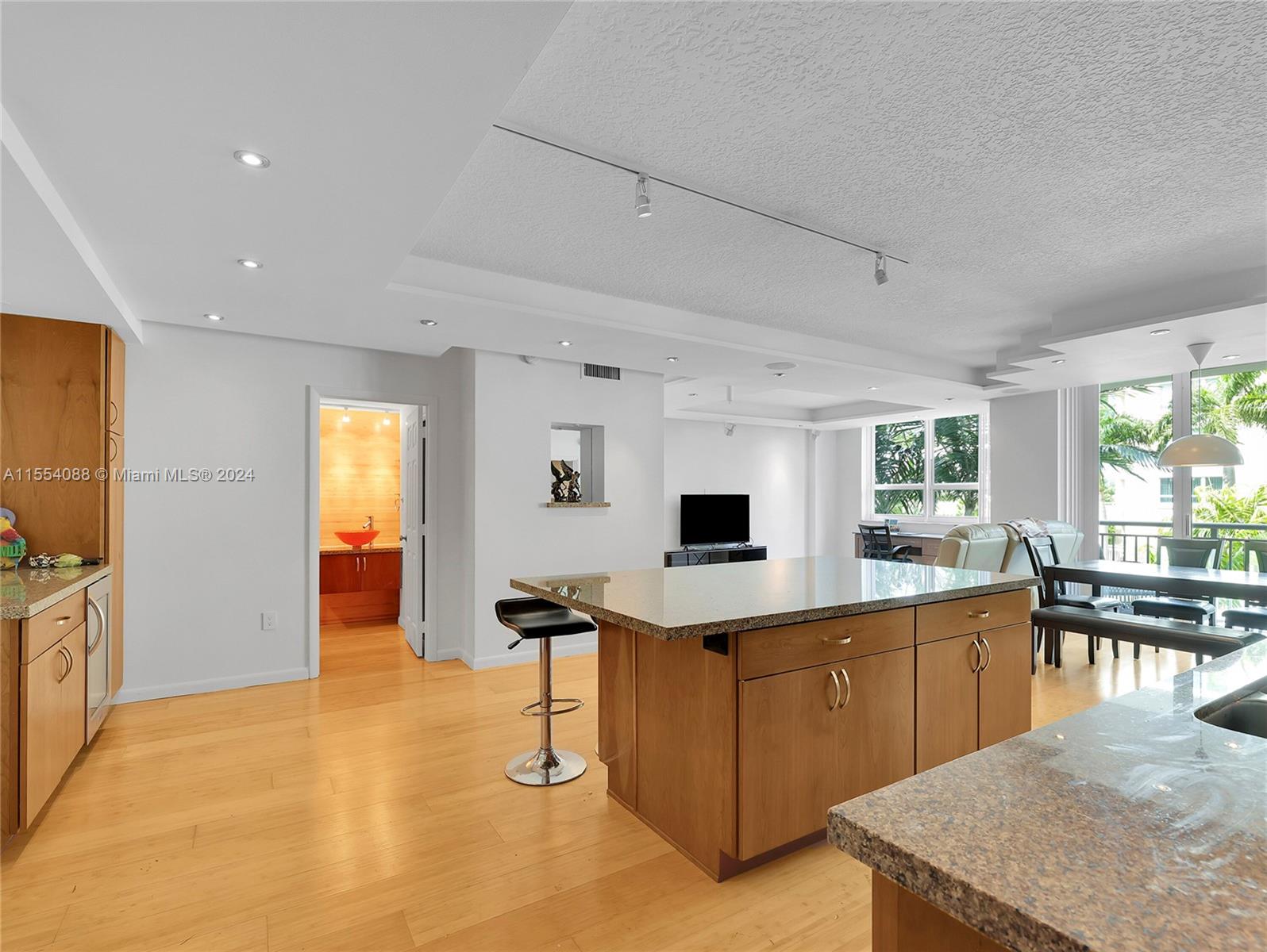 2000 N Bayshore Dr. # 305