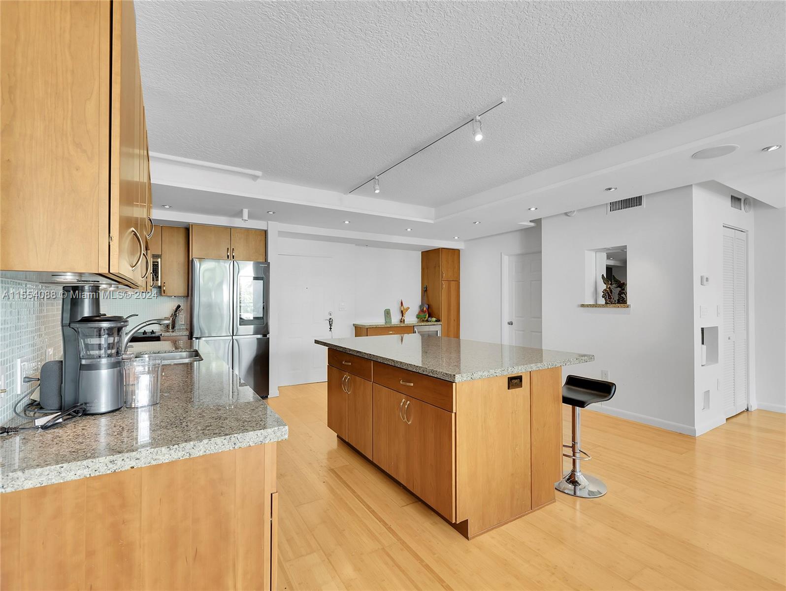 2000 N Bayshore Dr. # 305