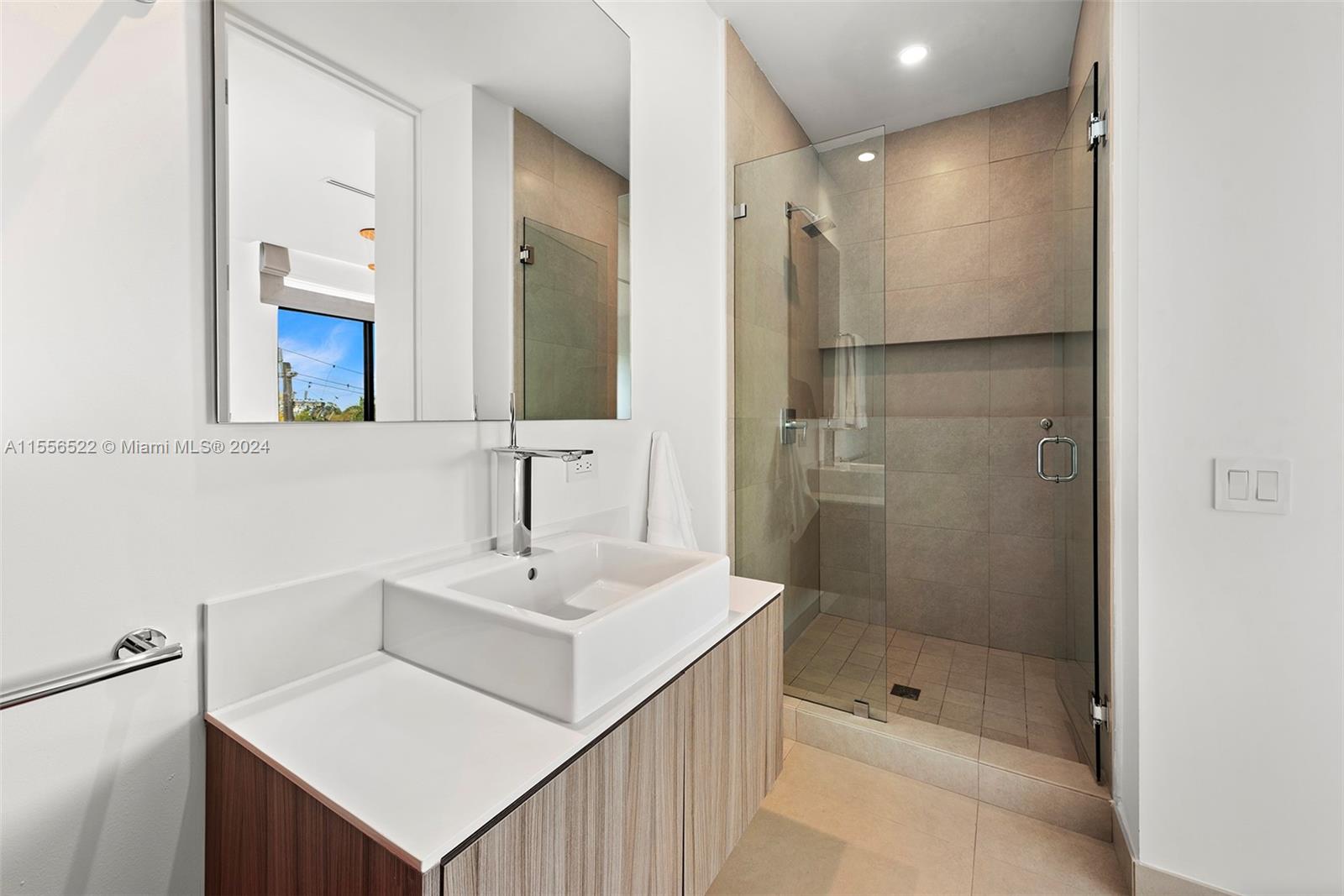 101 Sunrise Dr # 301