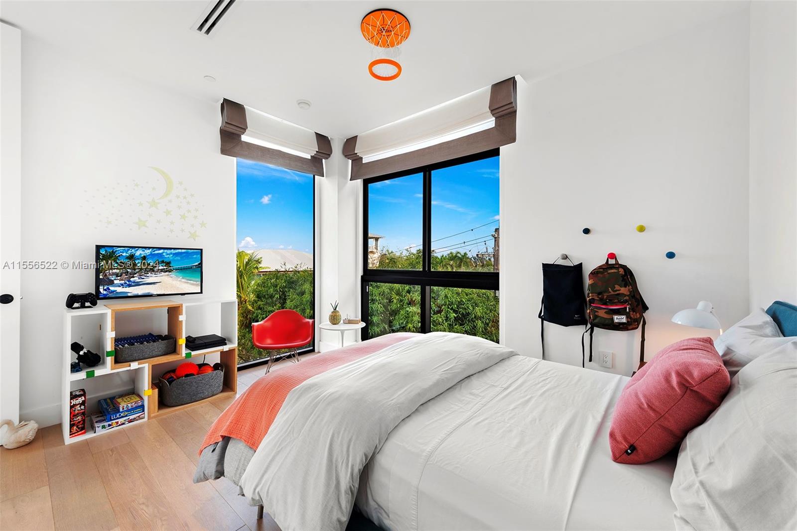 101 Sunrise Dr # 301