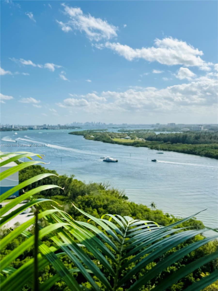100 Bayview Dr Unit: PH25