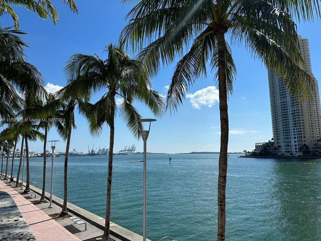 325 S Biscayne Blvd # 1418