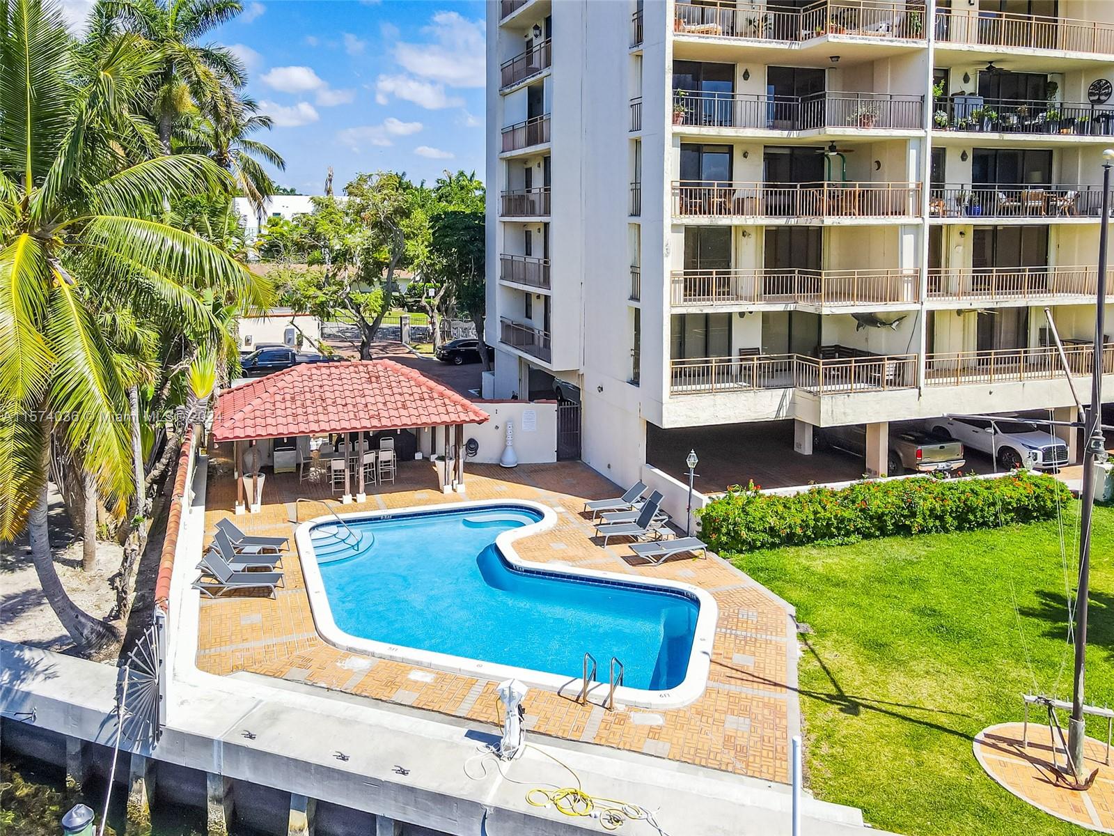 1632 S Bayshore Ct # 302