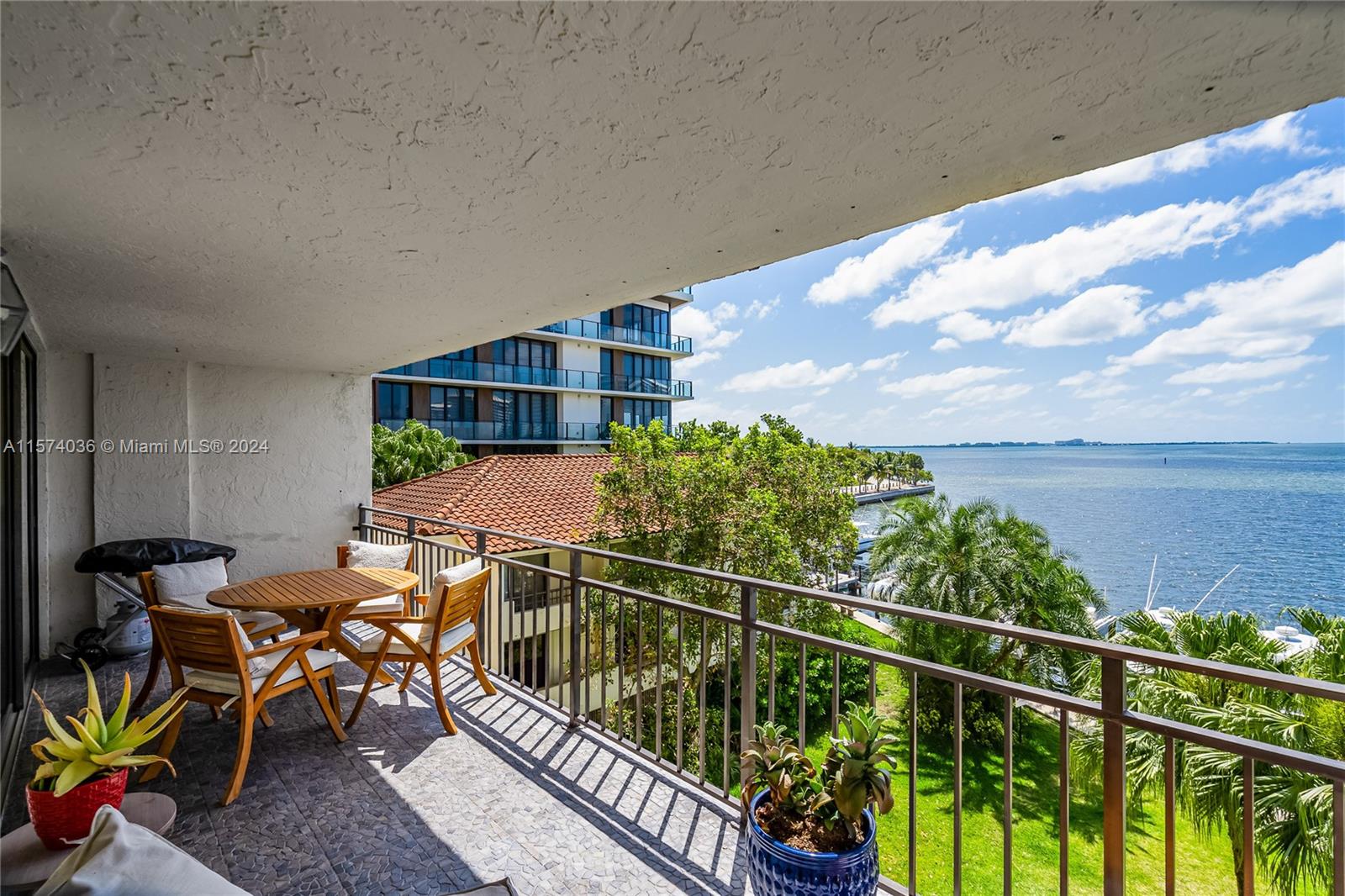 1632 S Bayshore Ct # 302