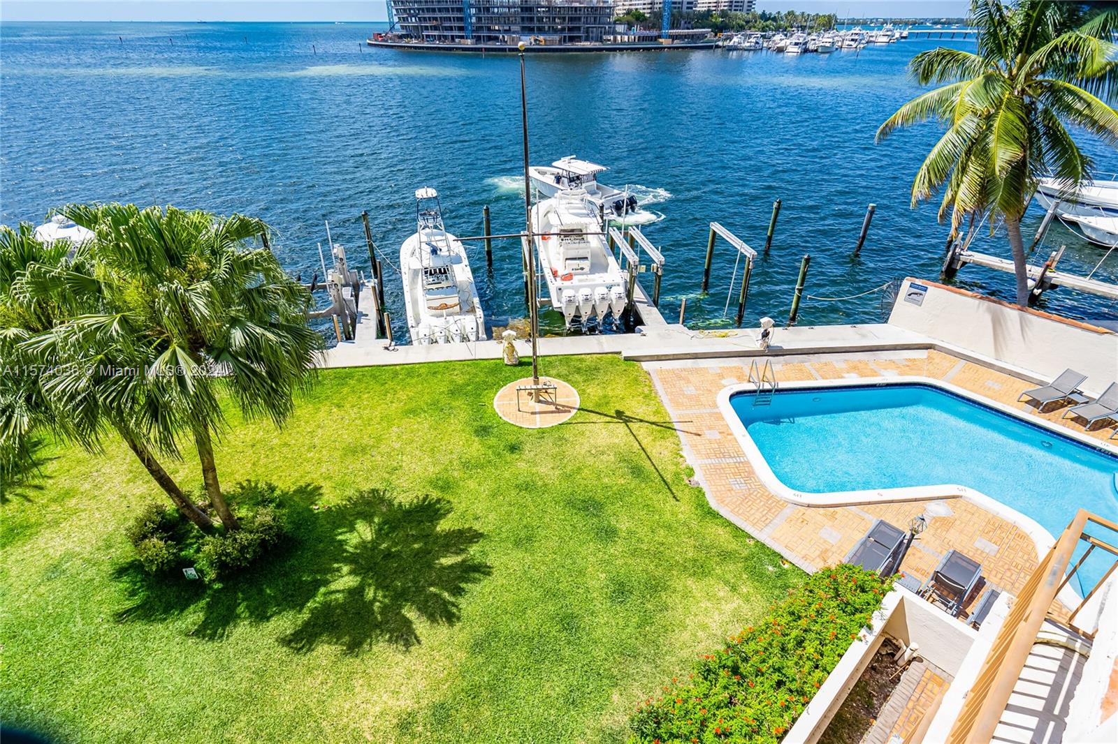 1632 S Bayshore Ct # 302