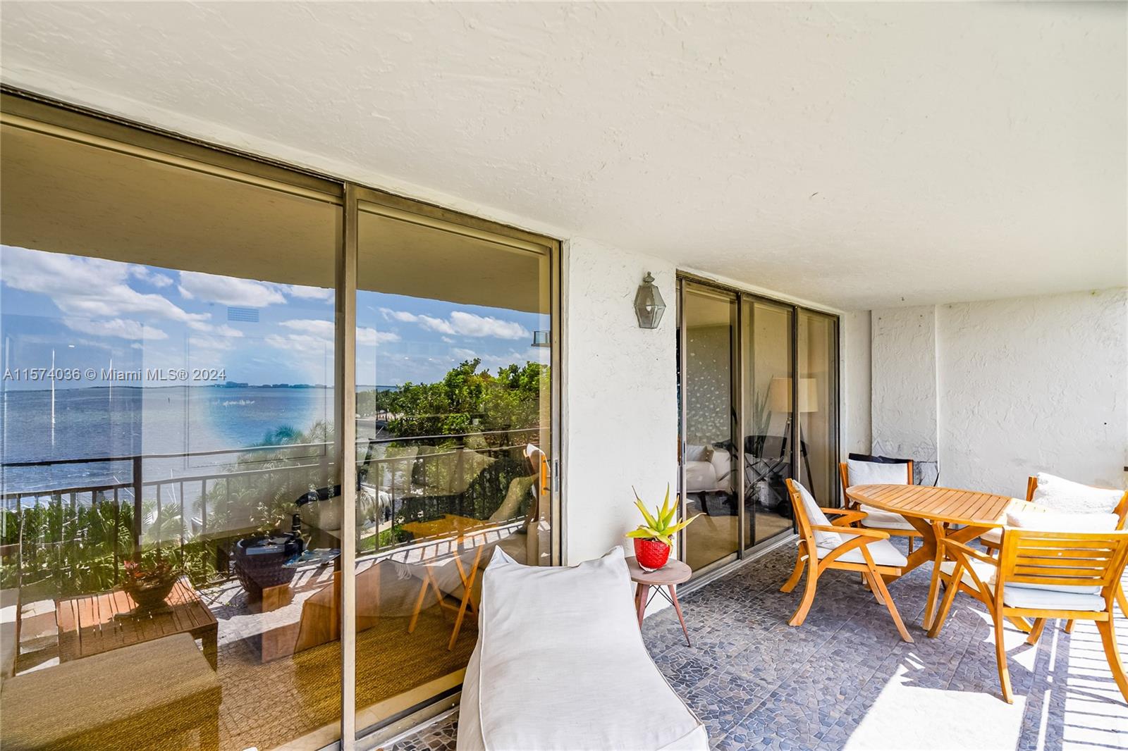 1632 S Bayshore Ct # 302