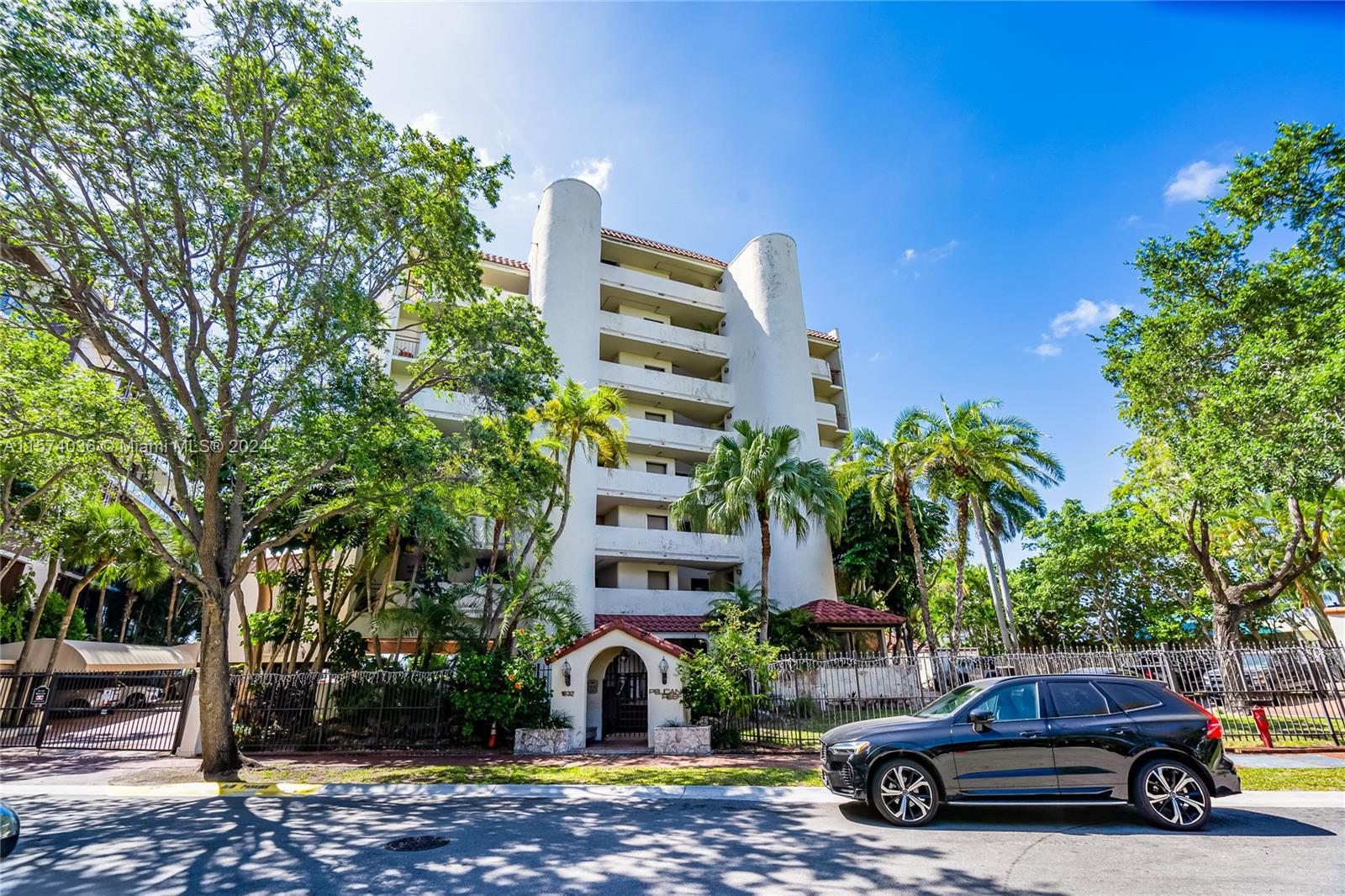 1632 S Bayshore Ct # 302