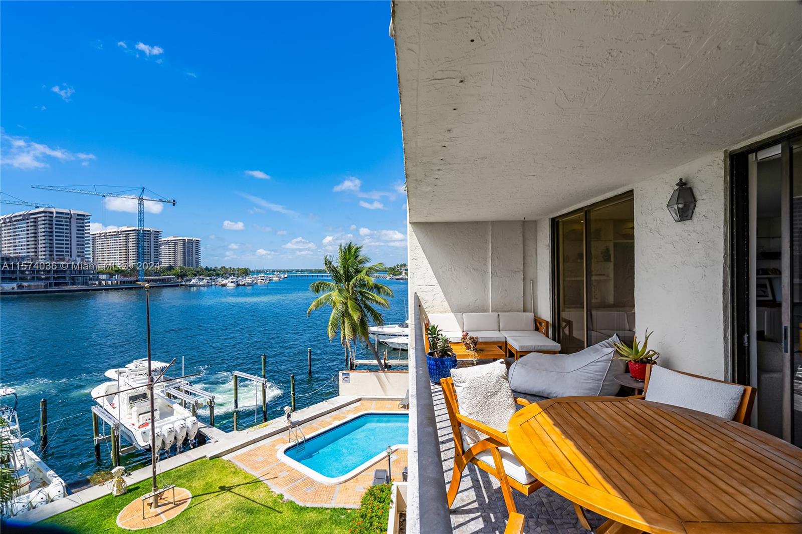 1632 S Bayshore Ct # 302