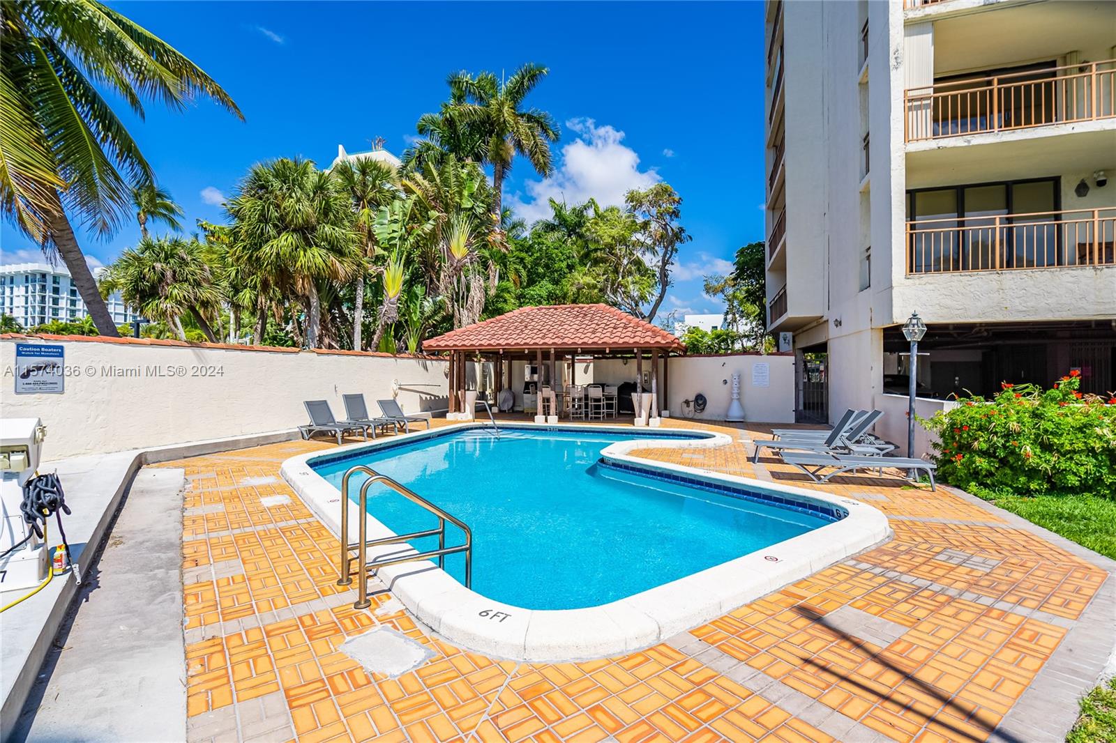 1632 S Bayshore Ct # 302