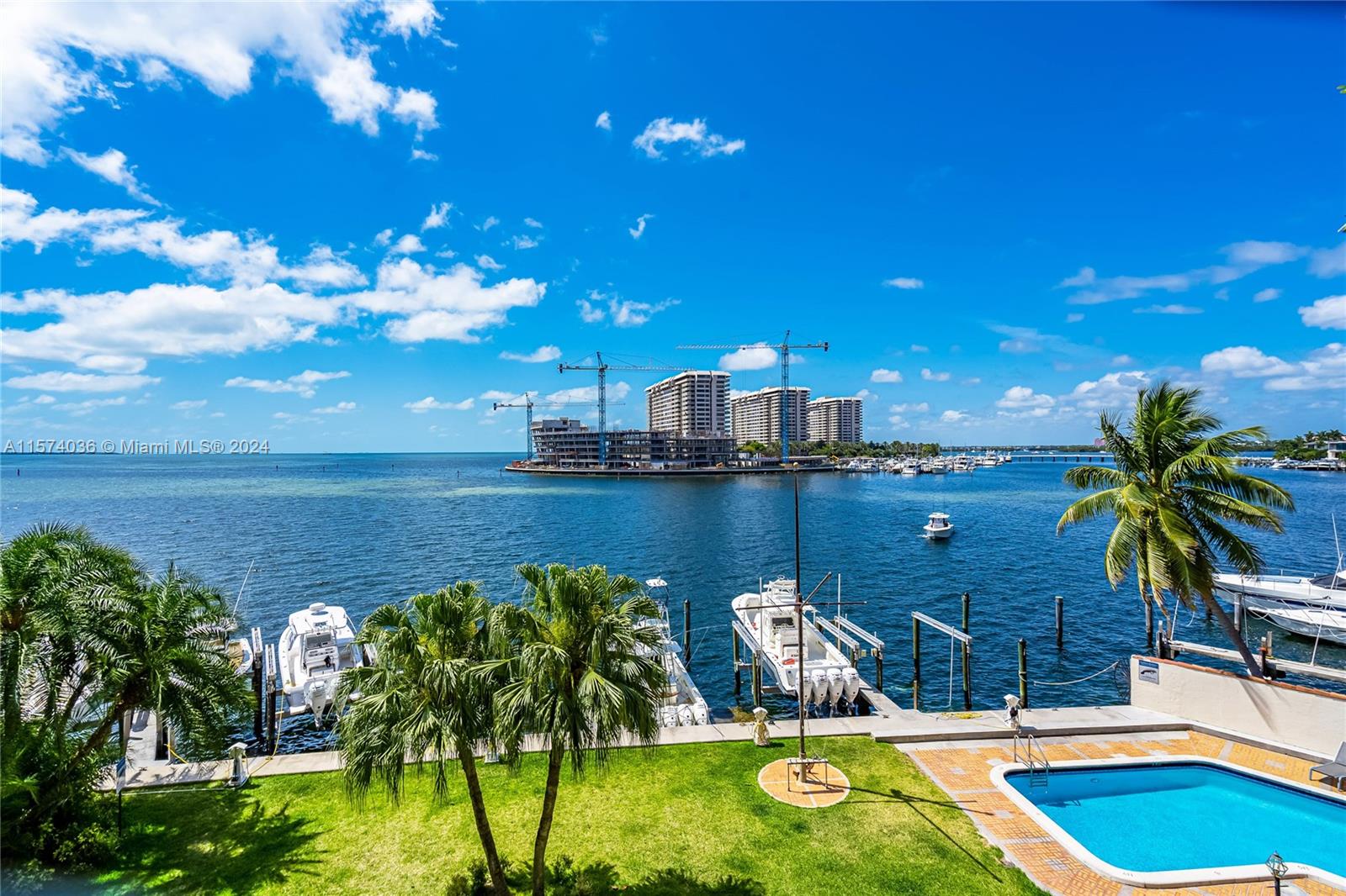 1632 S Bayshore Ct # 302