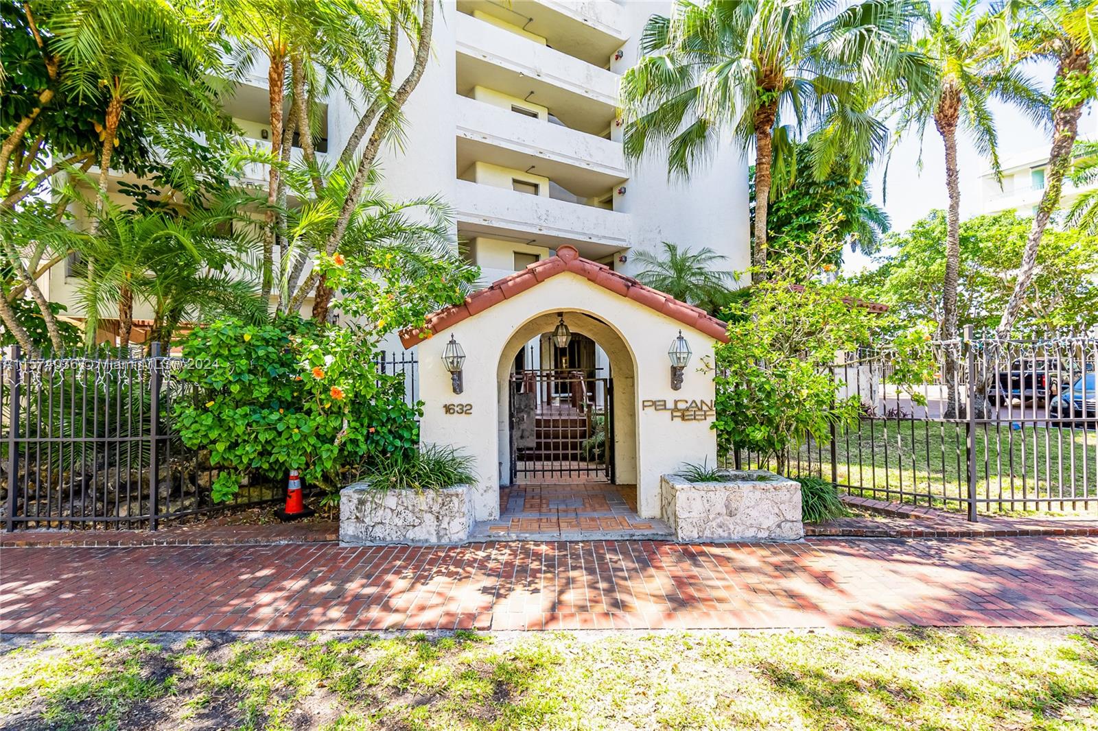 1632 S Bayshore Ct # 302