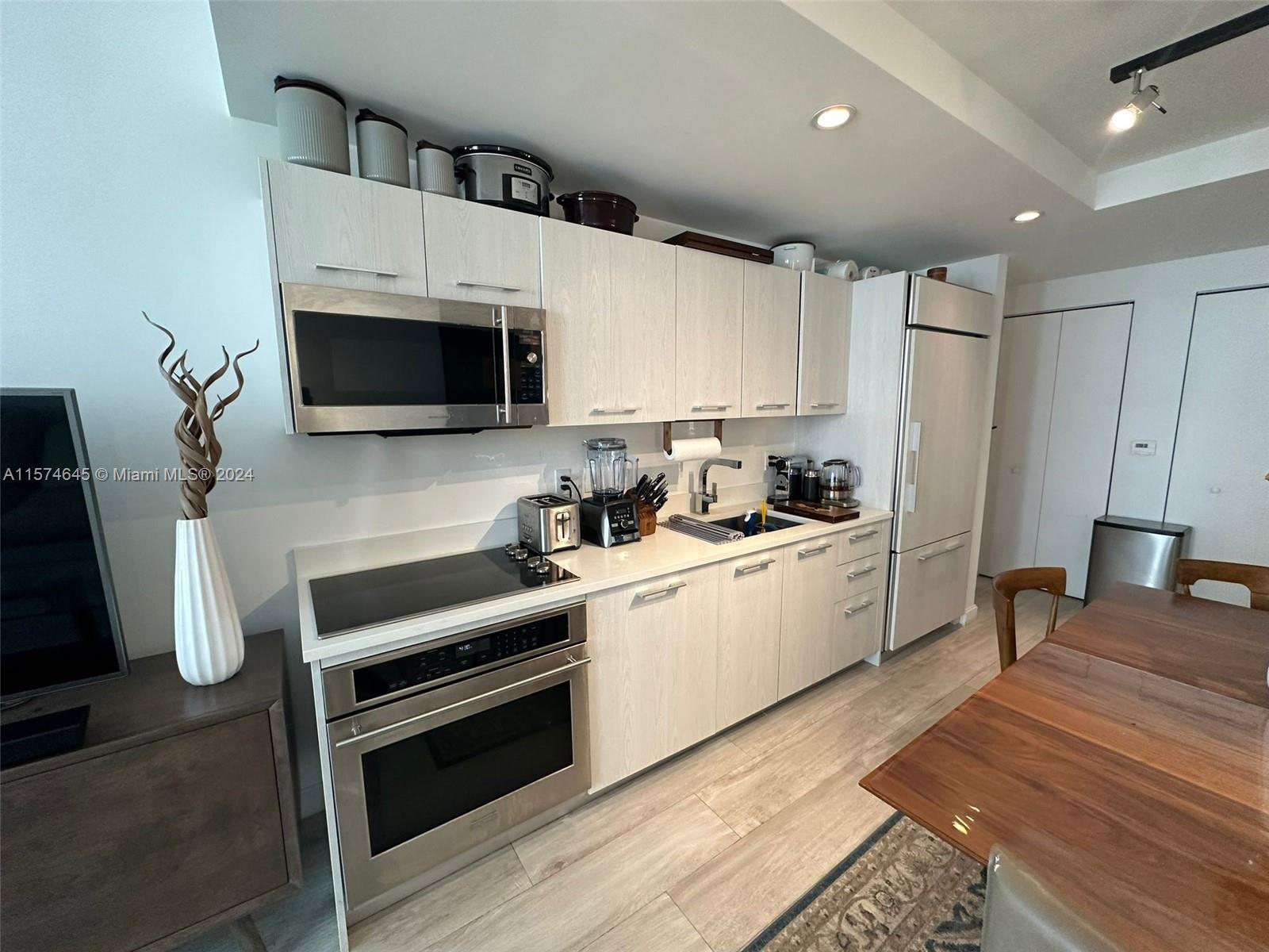 55 SW 9th St # 2909