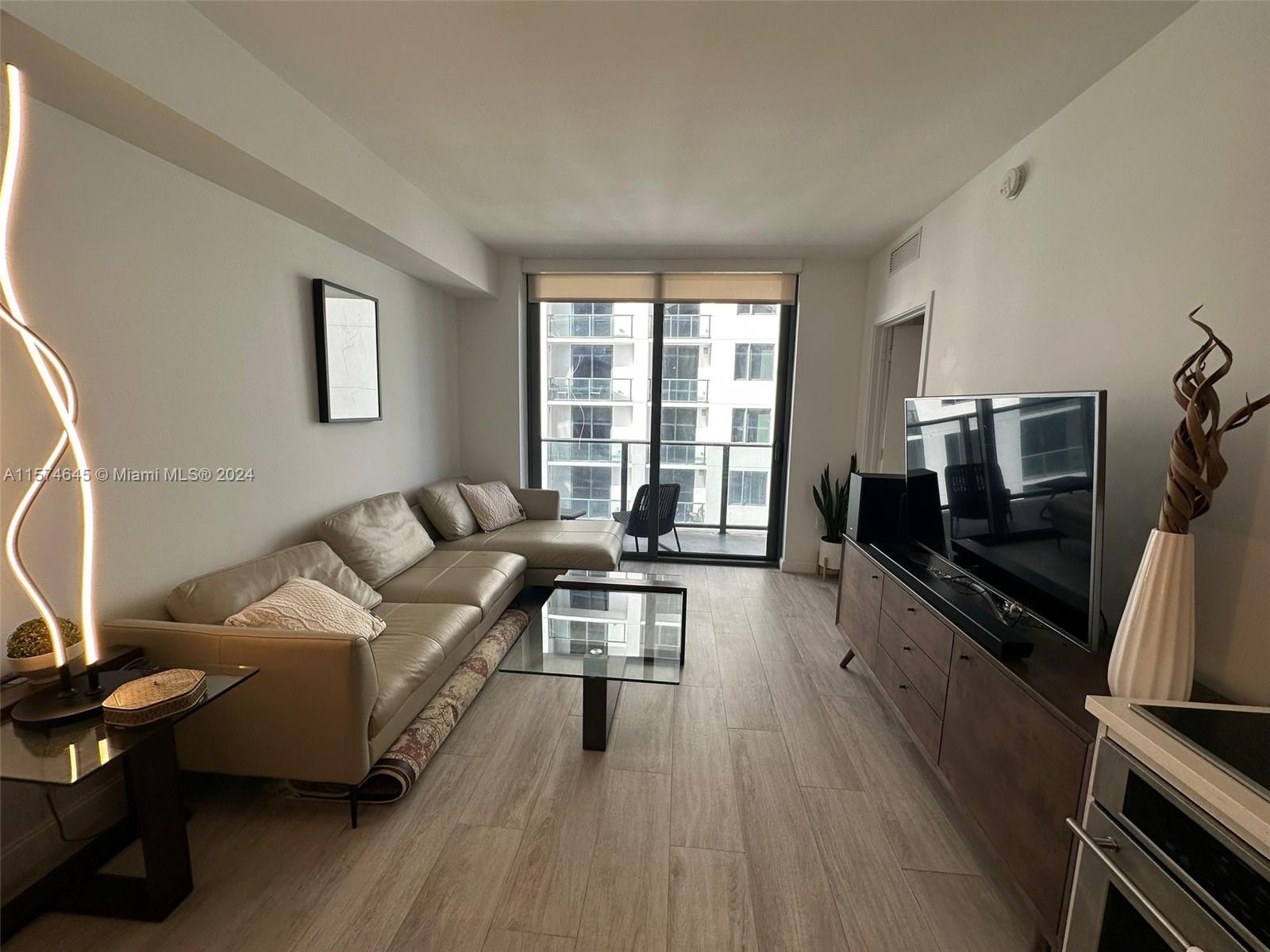 55 SW 9th St # 2909