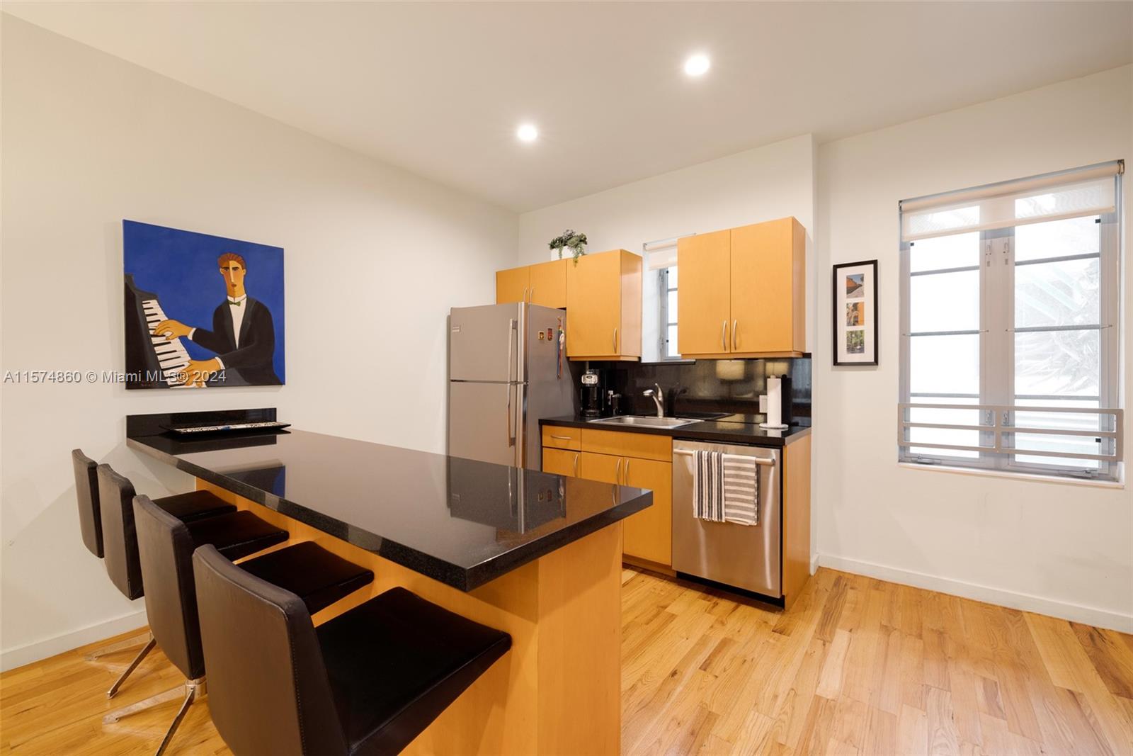 1551 Lenox Ave # 8