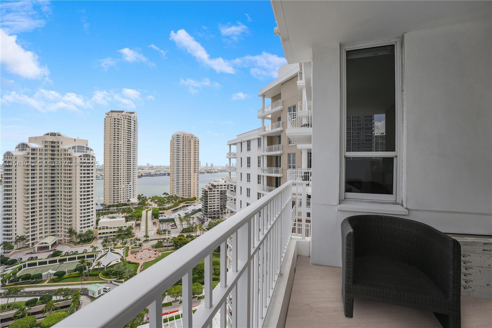 701 Brickell Key Blvd # 06 Unit: LPH-06