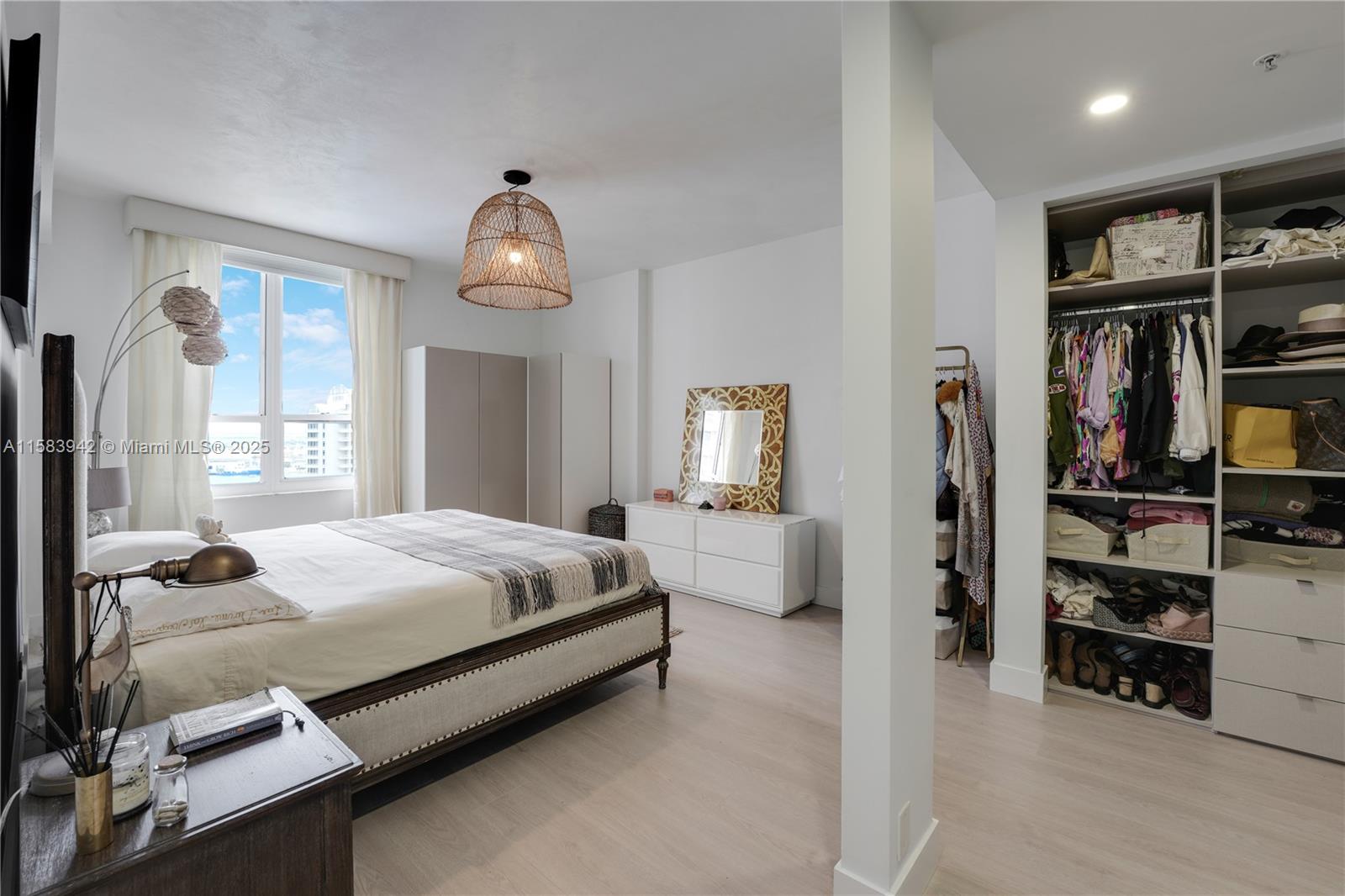 701 Brickell Key Blvd # 06 Unit: LPH-06