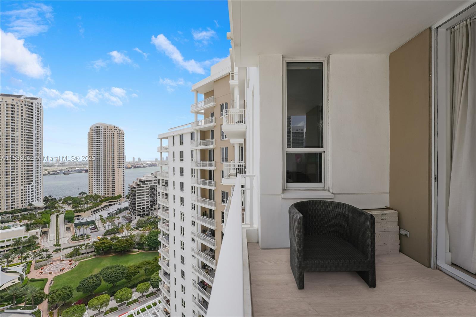 701 Brickell Key Blvd # 06 Unit: LPH-06