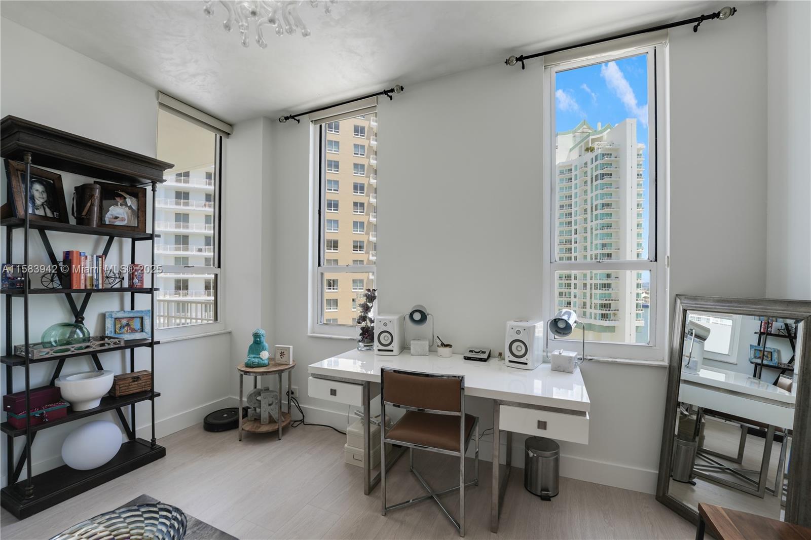 701 Brickell Key Blvd # 06 Unit: LPH-06