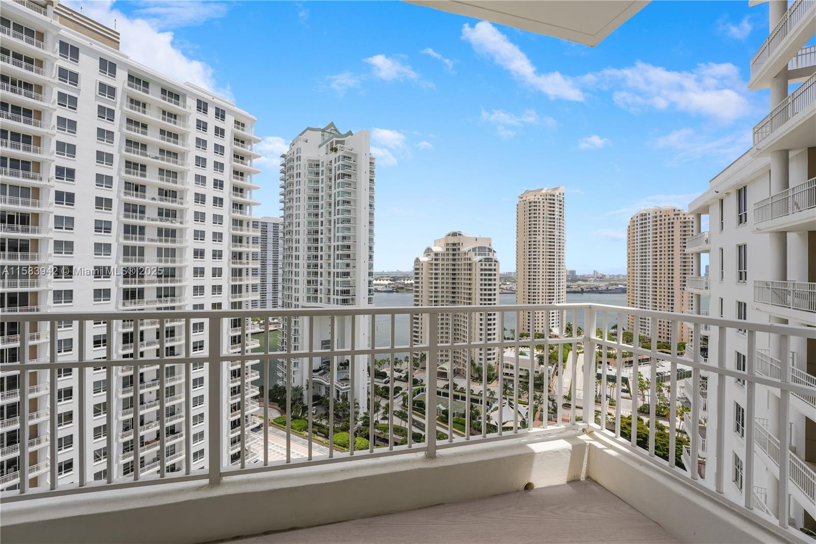 701 Brickell Key Blvd # 06 Unit: LPH-06