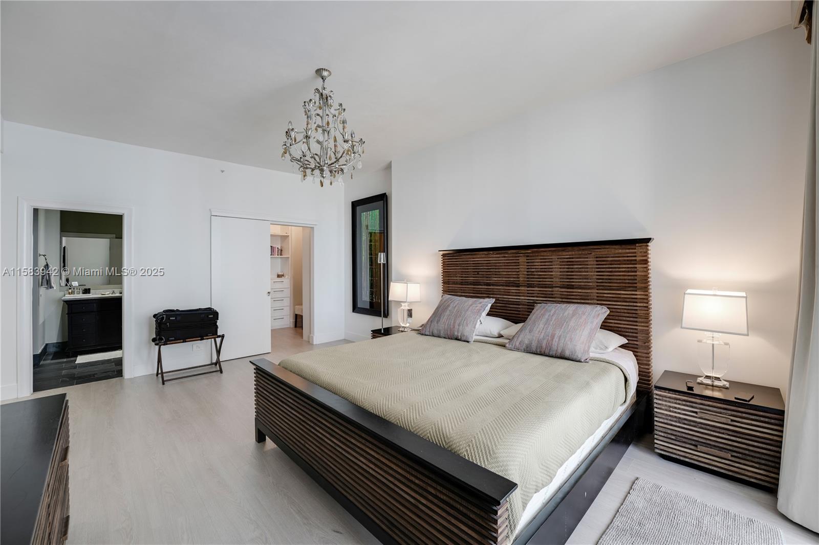 701 Brickell Key Blvd # 06 Unit: LPH-06