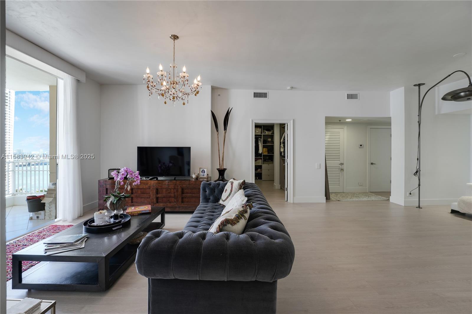 701 Brickell Key Blvd # 06 Unit: LPH-06