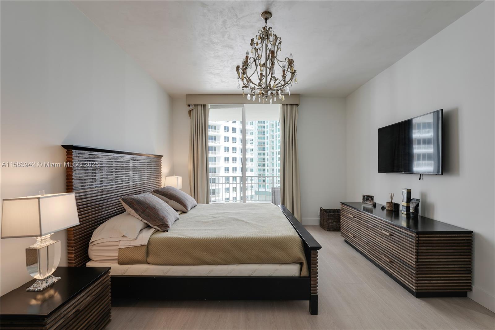 701 Brickell Key Blvd # 06 Unit: LPH-06