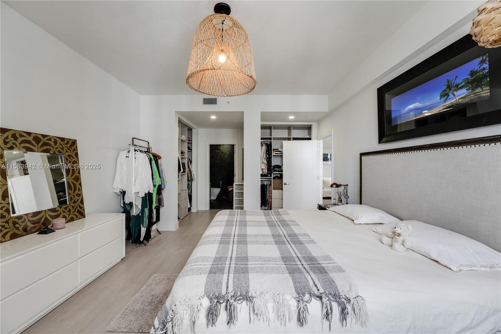 701 Brickell Key Blvd # 06 Unit: LPH-06