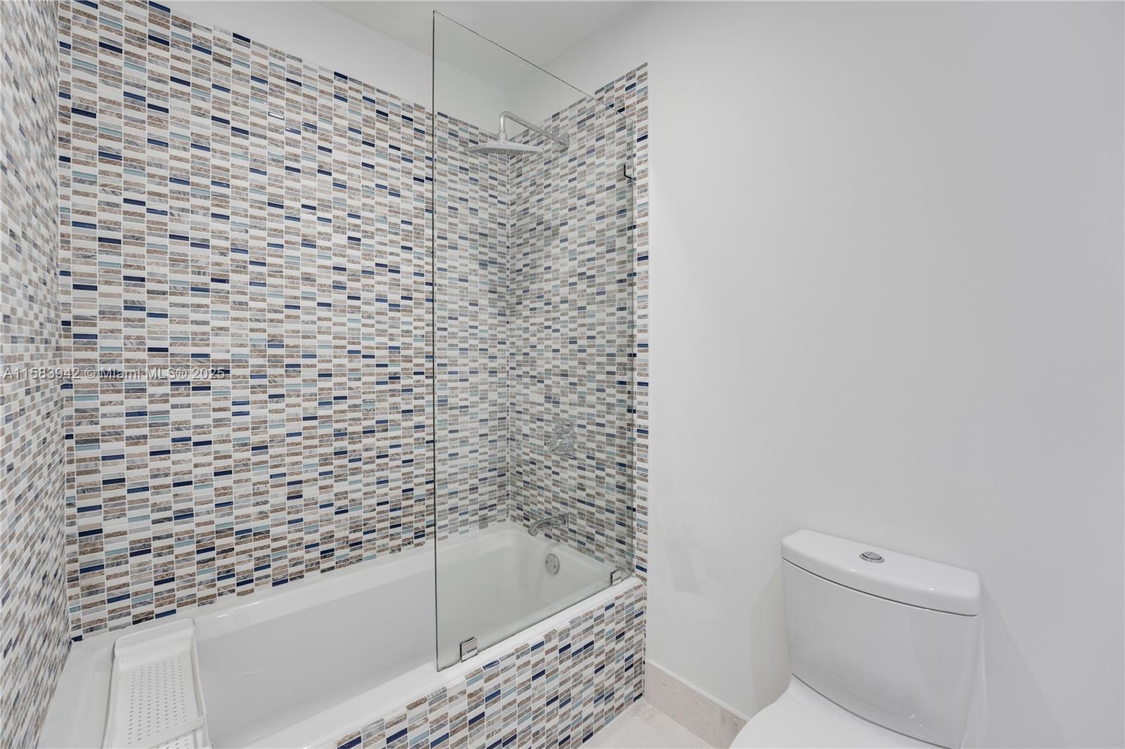 701 Brickell Key Blvd # 06 Unit: LPH-06