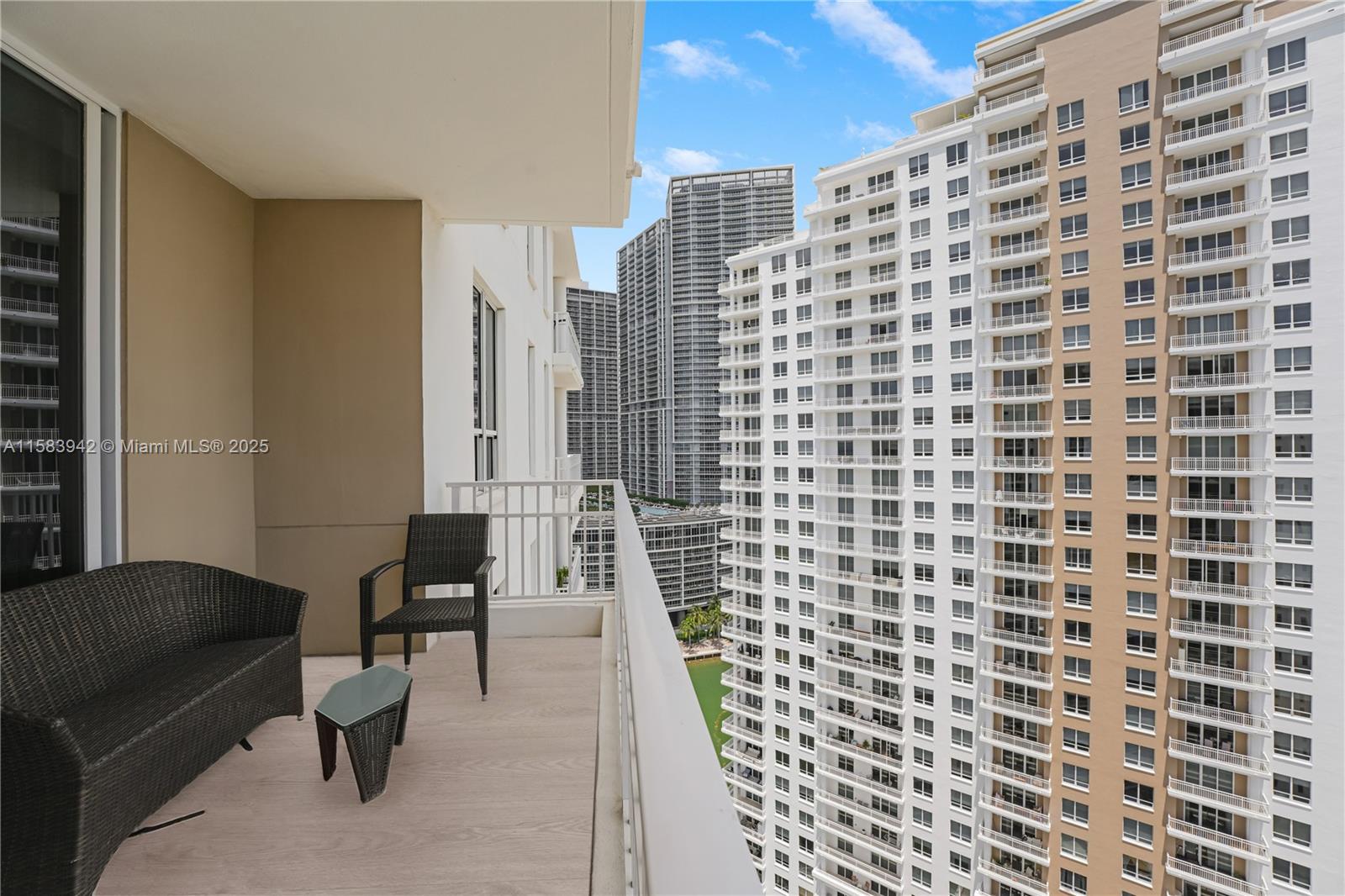701 Brickell Key Blvd # 06 Unit: LPH-06
