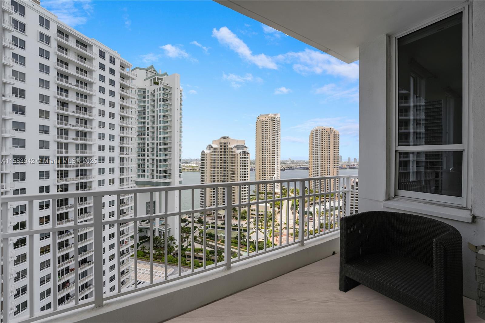 701 Brickell Key Blvd # 06 Unit: LPH-06