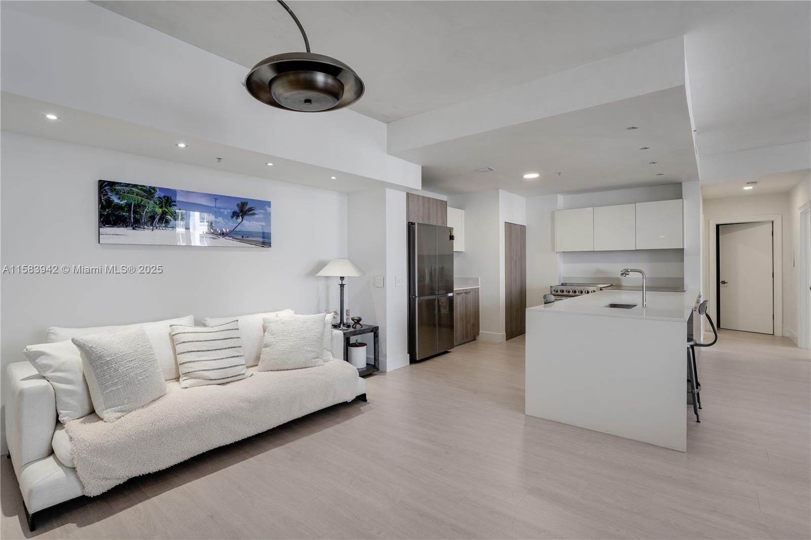 701 Brickell Key Blvd # 06 Unit: LPH-06