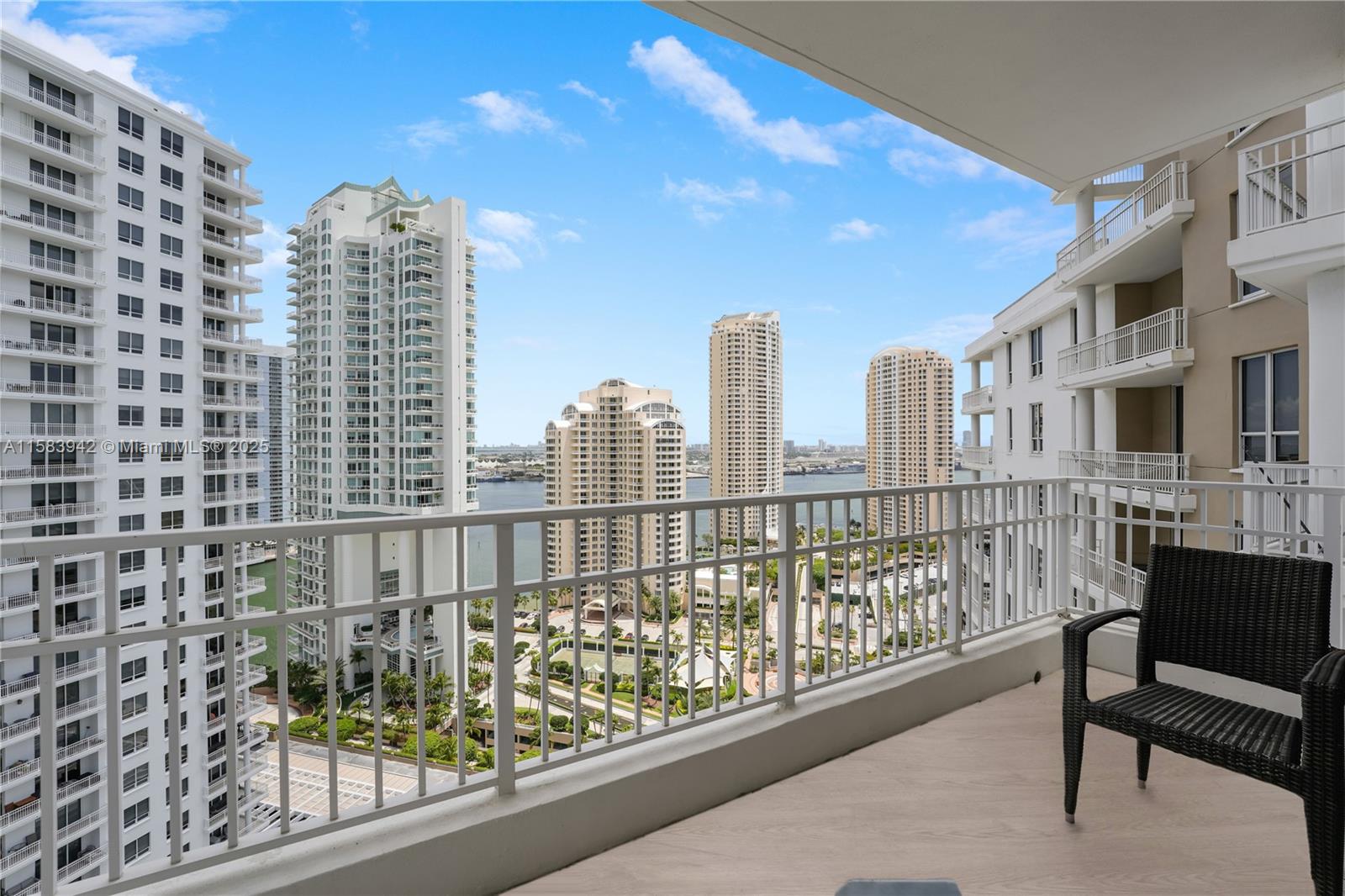 701 Brickell Key Blvd # 06 Unit: LPH-06