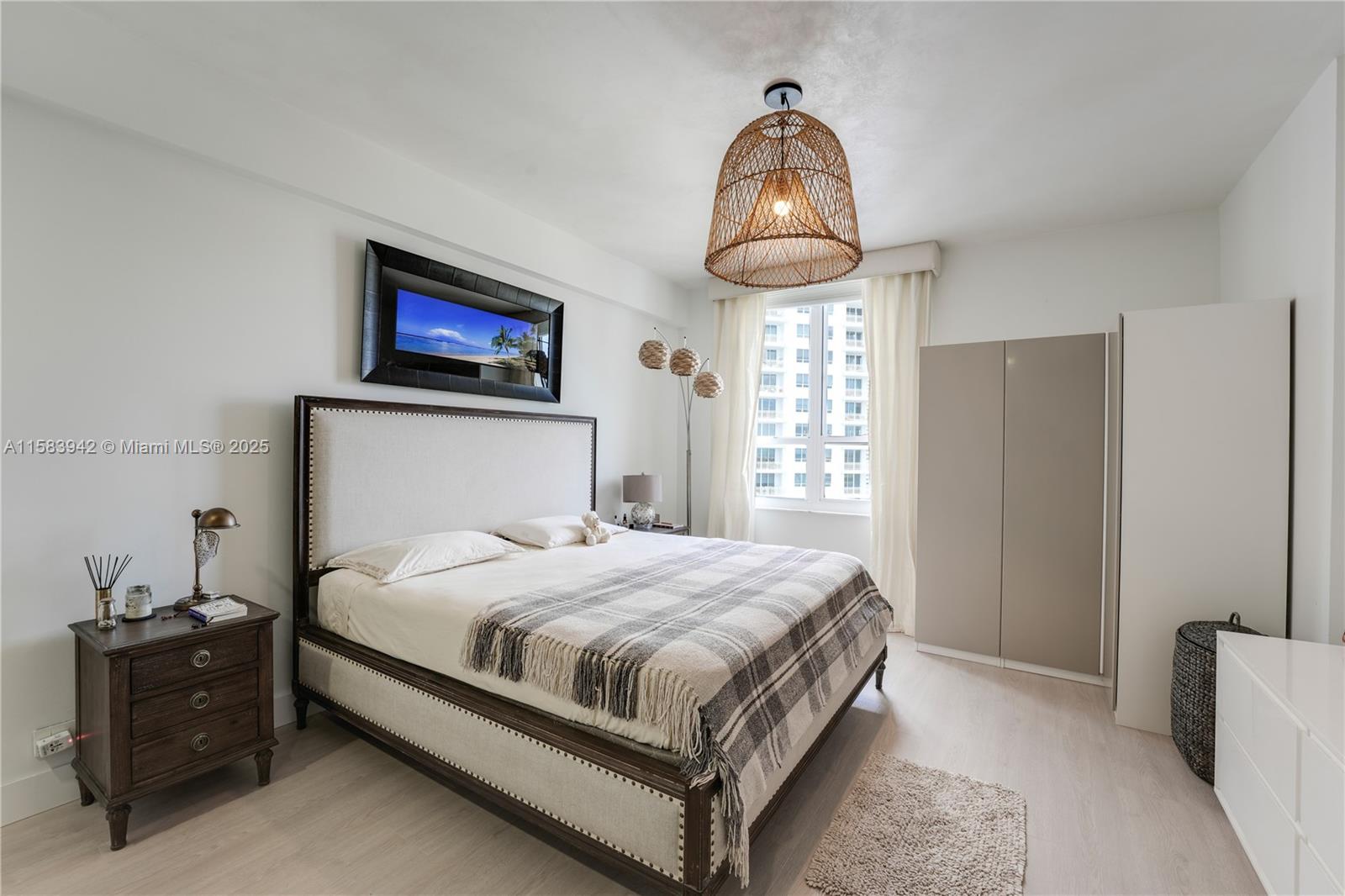 701 Brickell Key Blvd # 06 Unit: LPH-06