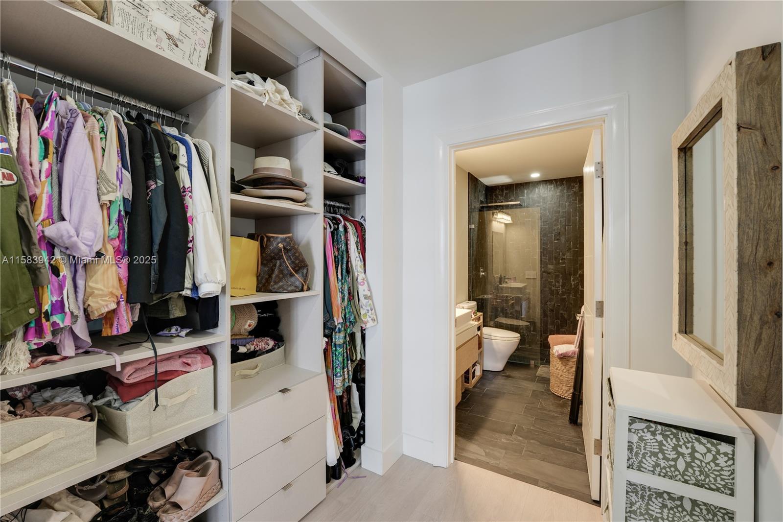 701 Brickell Key Blvd # 06 Unit: LPH-06