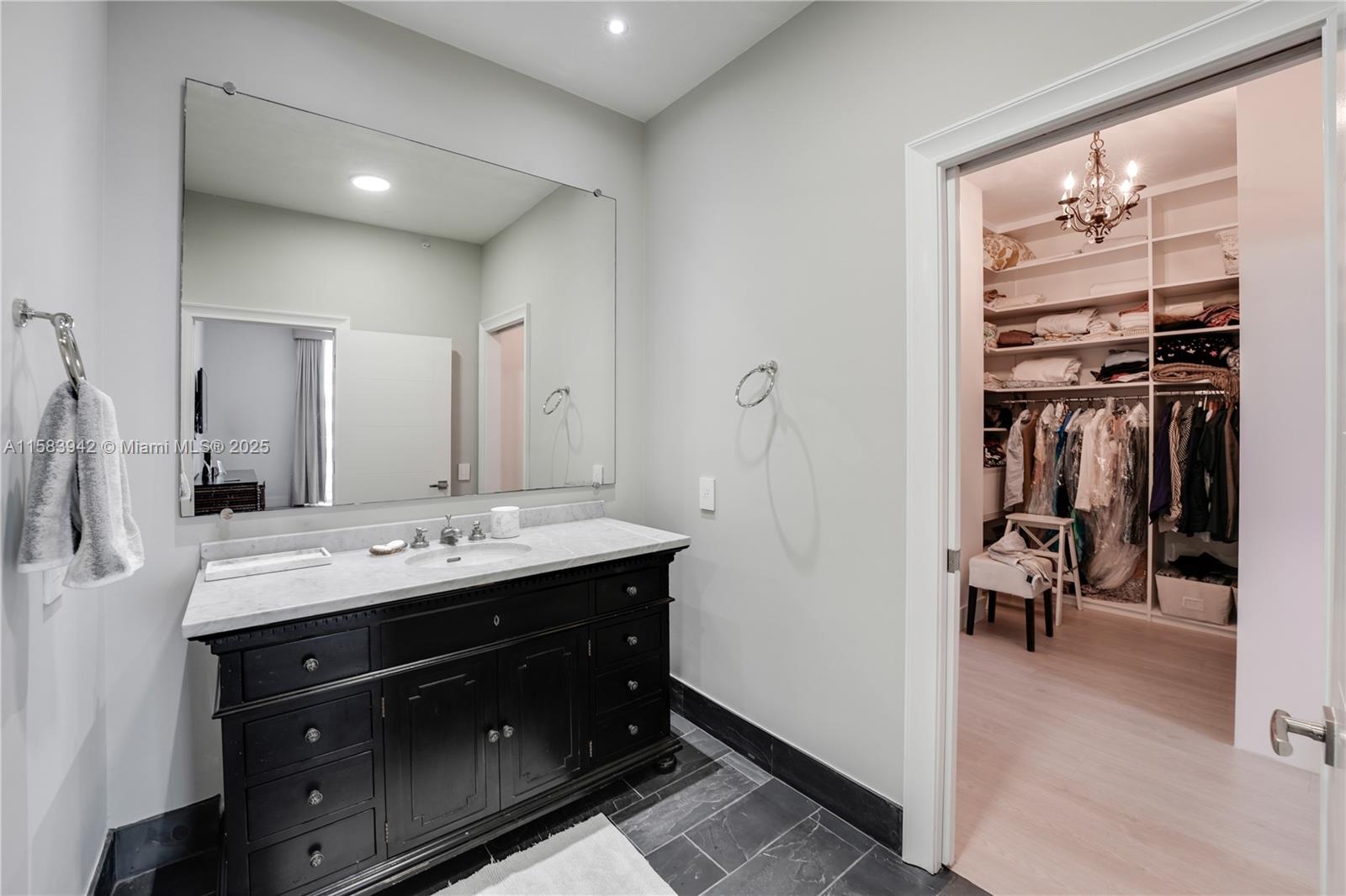 701 Brickell Key Blvd # 06 Unit: LPH-06