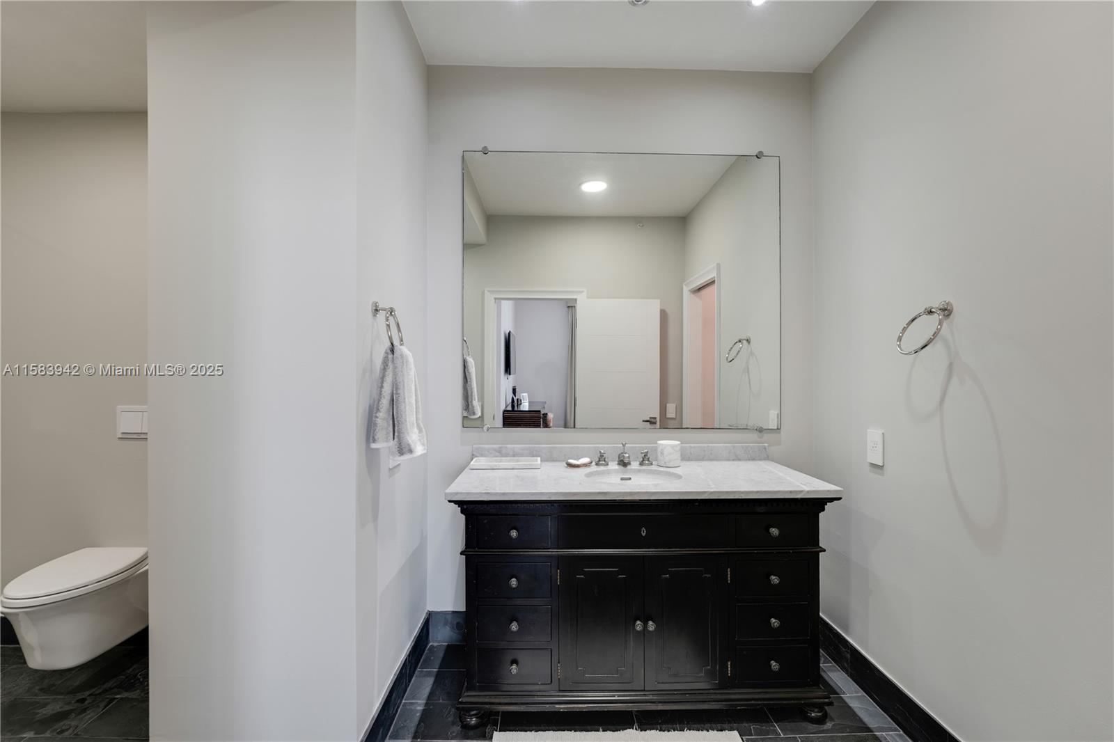 701 Brickell Key Blvd # 06 Unit: LPH-06
