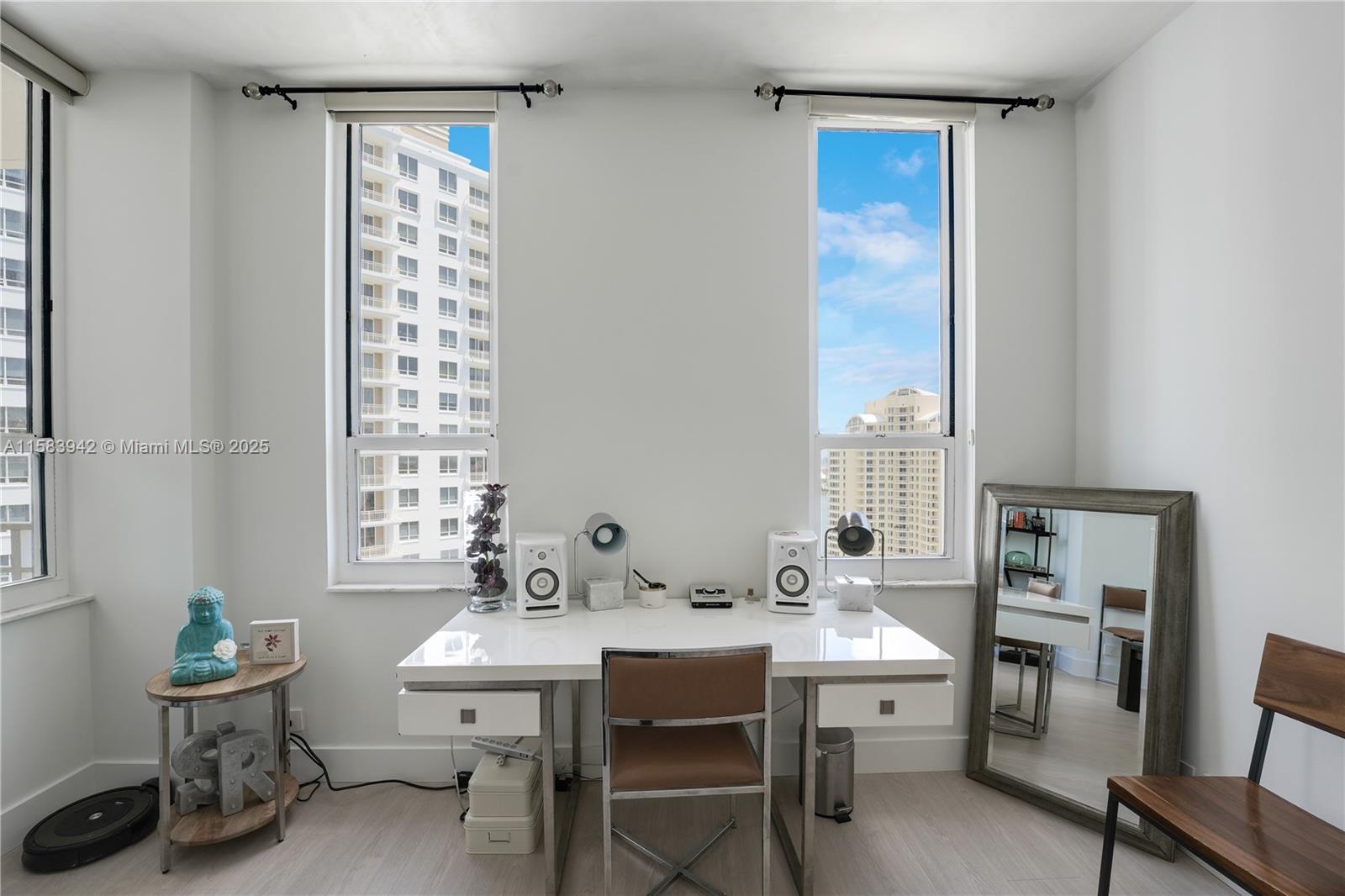 701 Brickell Key Blvd # 06 Unit: LPH-06