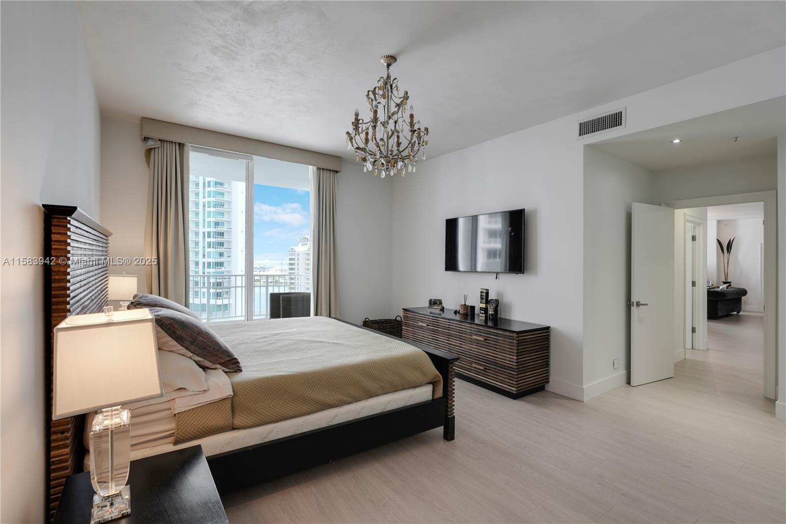 701 Brickell Key Blvd # 06 Unit: LPH-06