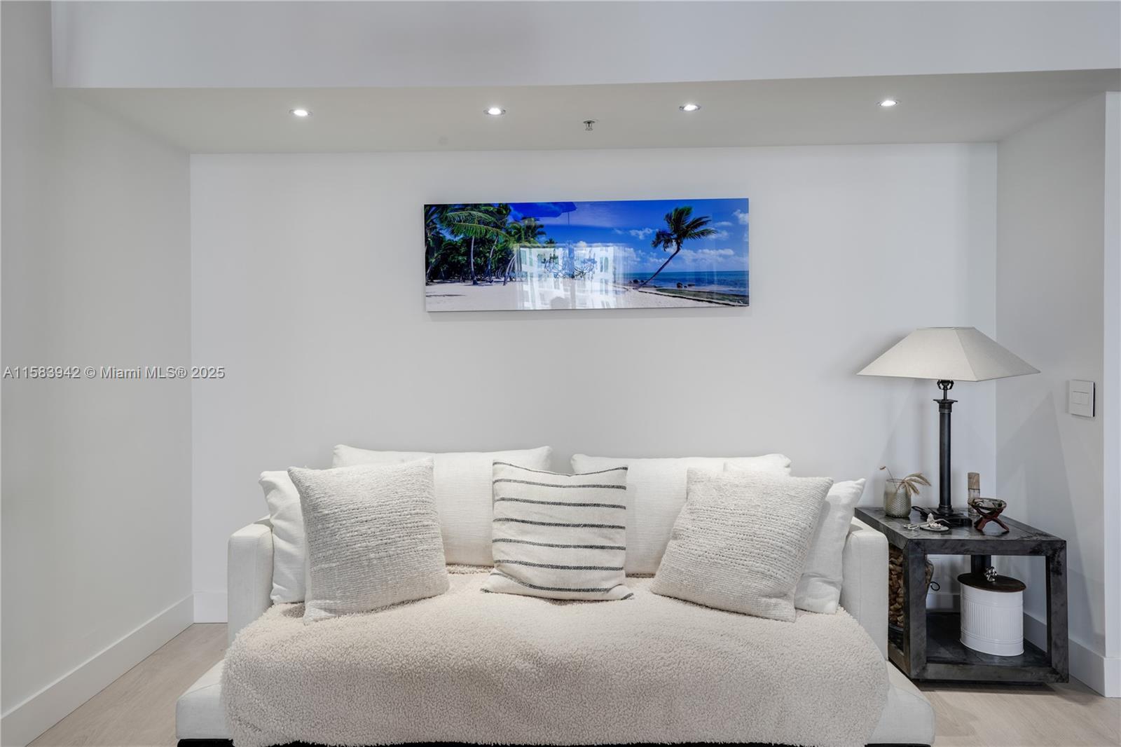 701 Brickell Key Blvd # 06 Unit: LPH-06