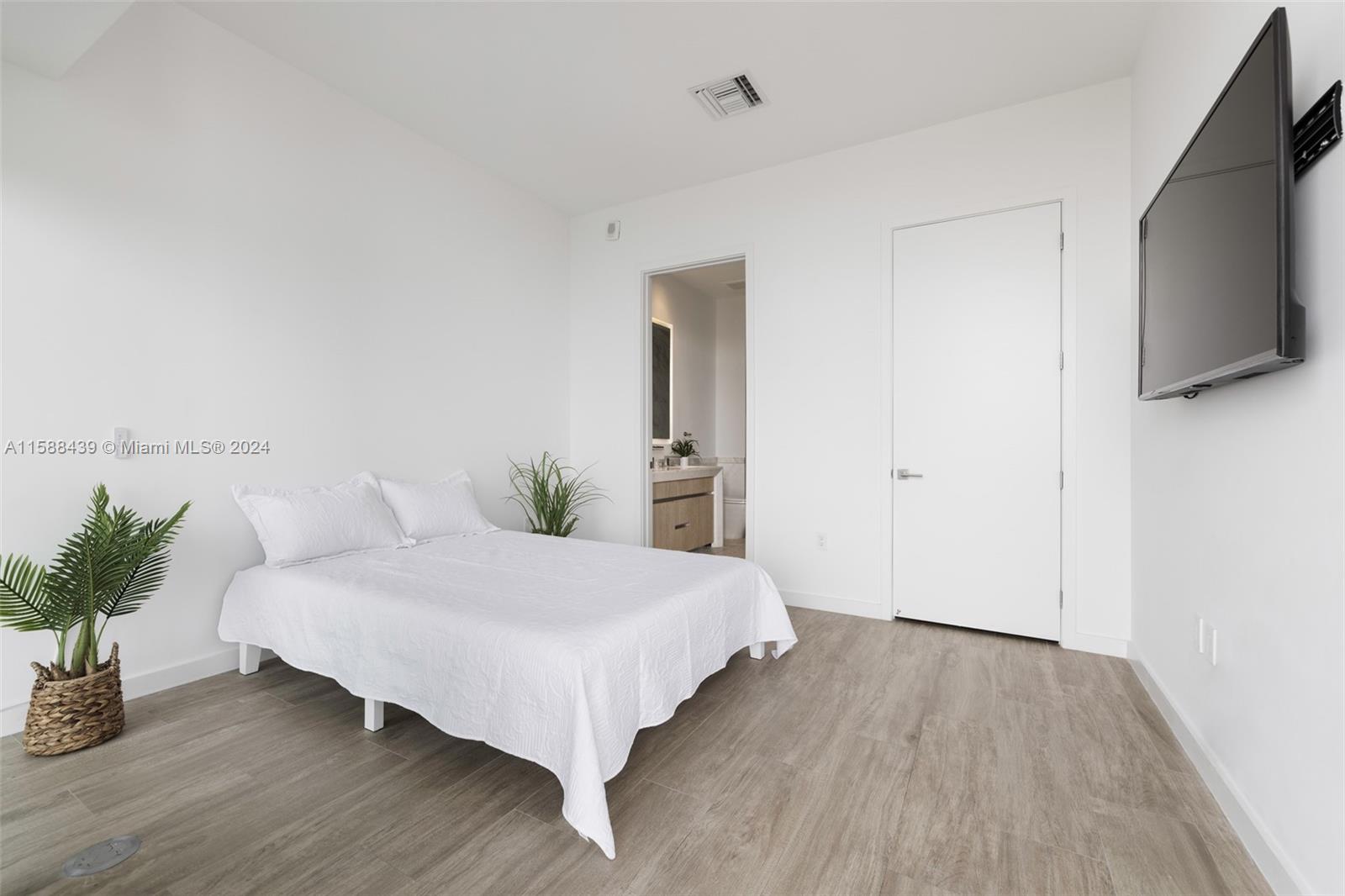 2831 S Bayshore Dr # 6 Unit: PH-6