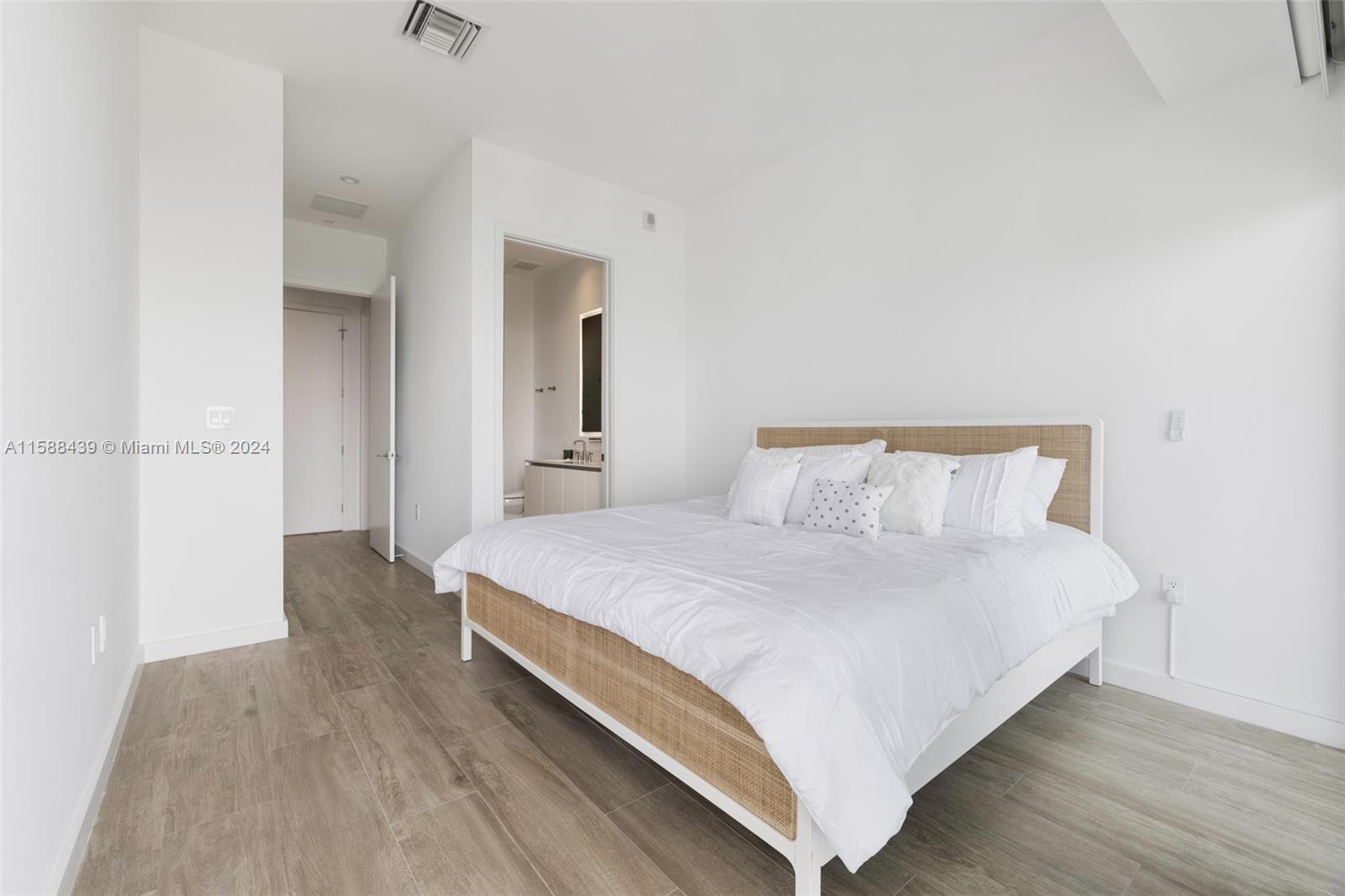 2831 S Bayshore Dr # 6 Unit: PH-6