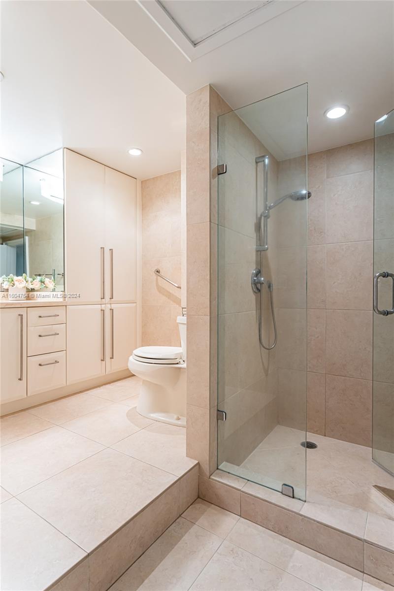 200 Ocean Lane Dr # 404