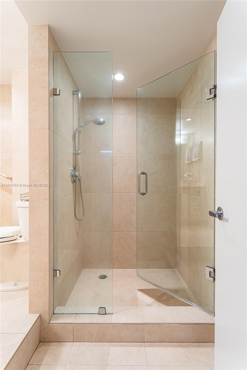 200 Ocean Lane Dr # 404