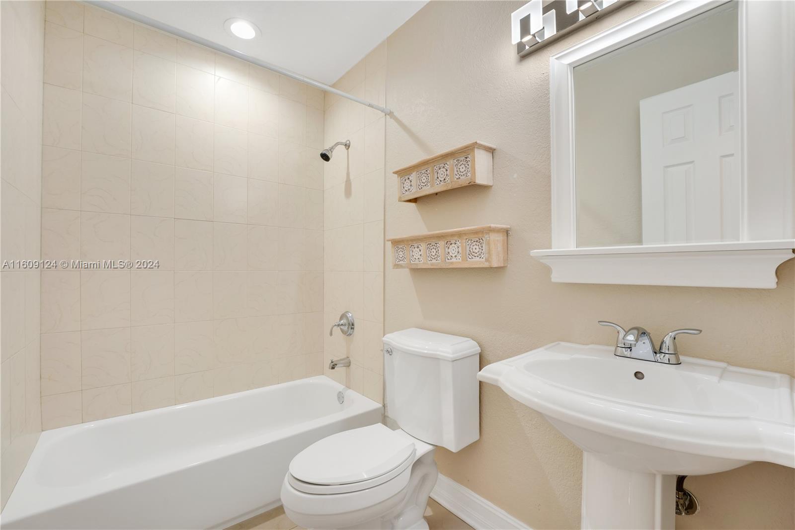 3719 Estepona Ave Unit: 18A1