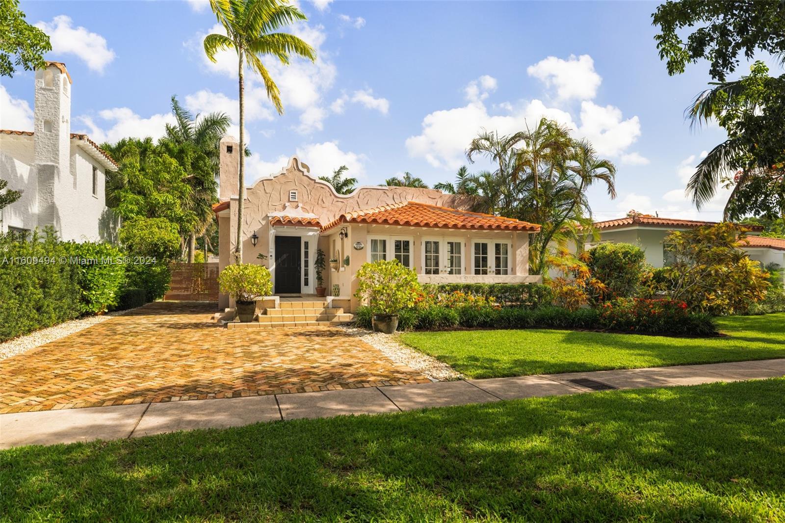 1240 Obispo Ave