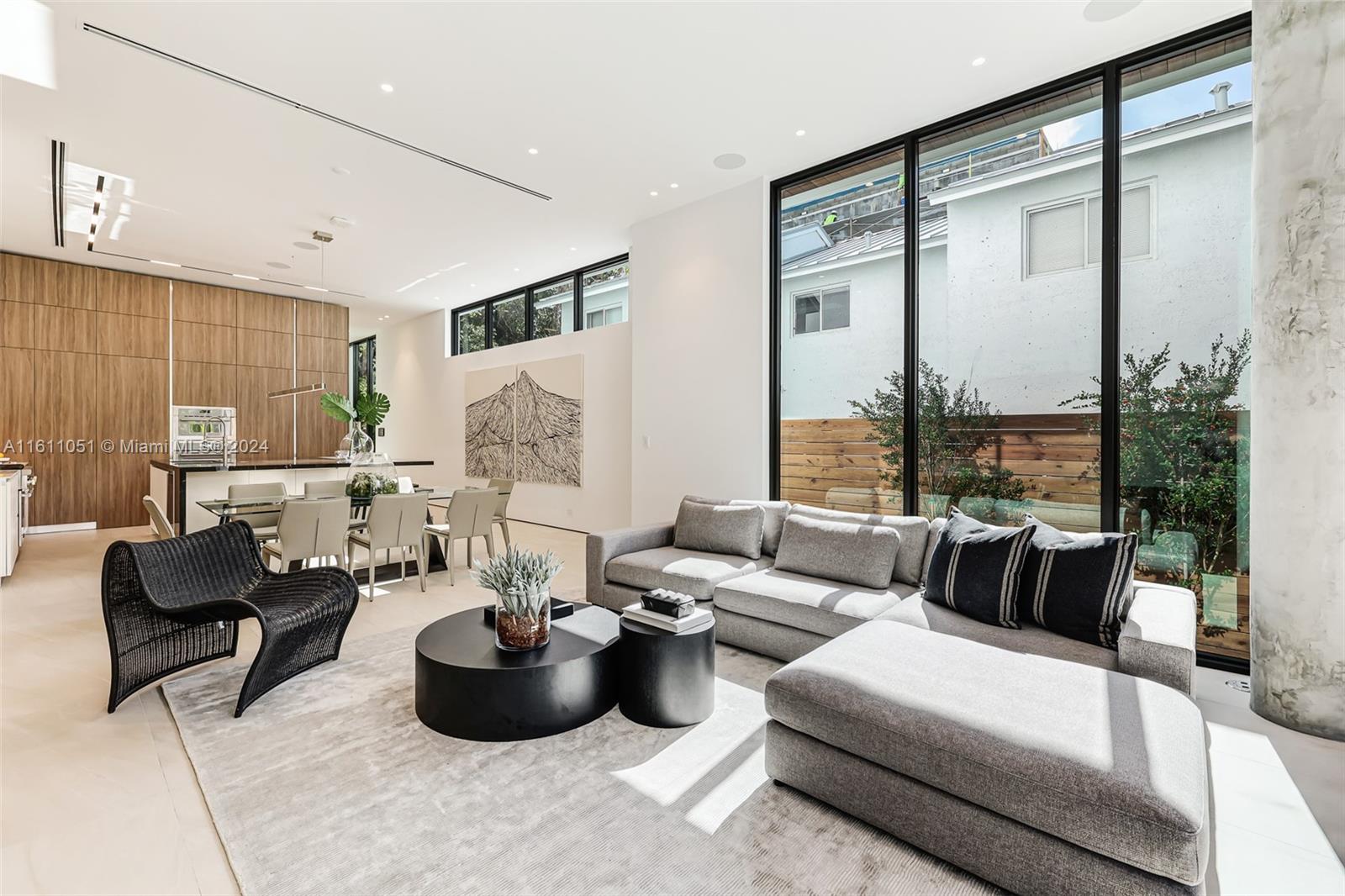 2832 Coconut Ave # 2832