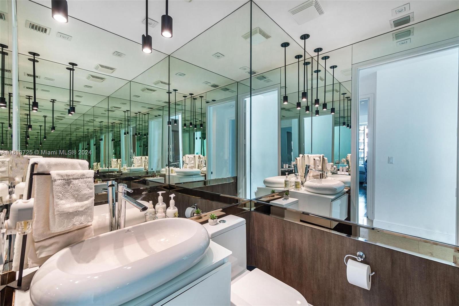 900 Brickell Key Blvd # 2504