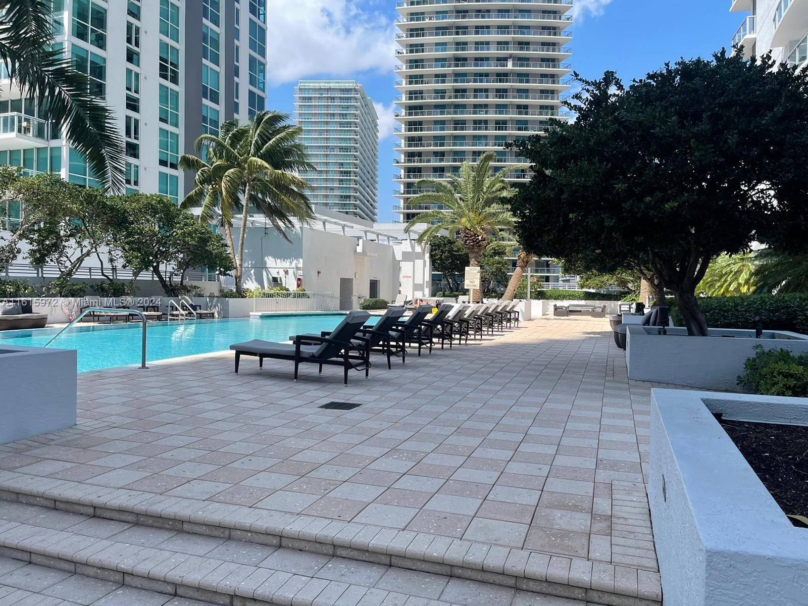 1060 Brickell Ave # 1609