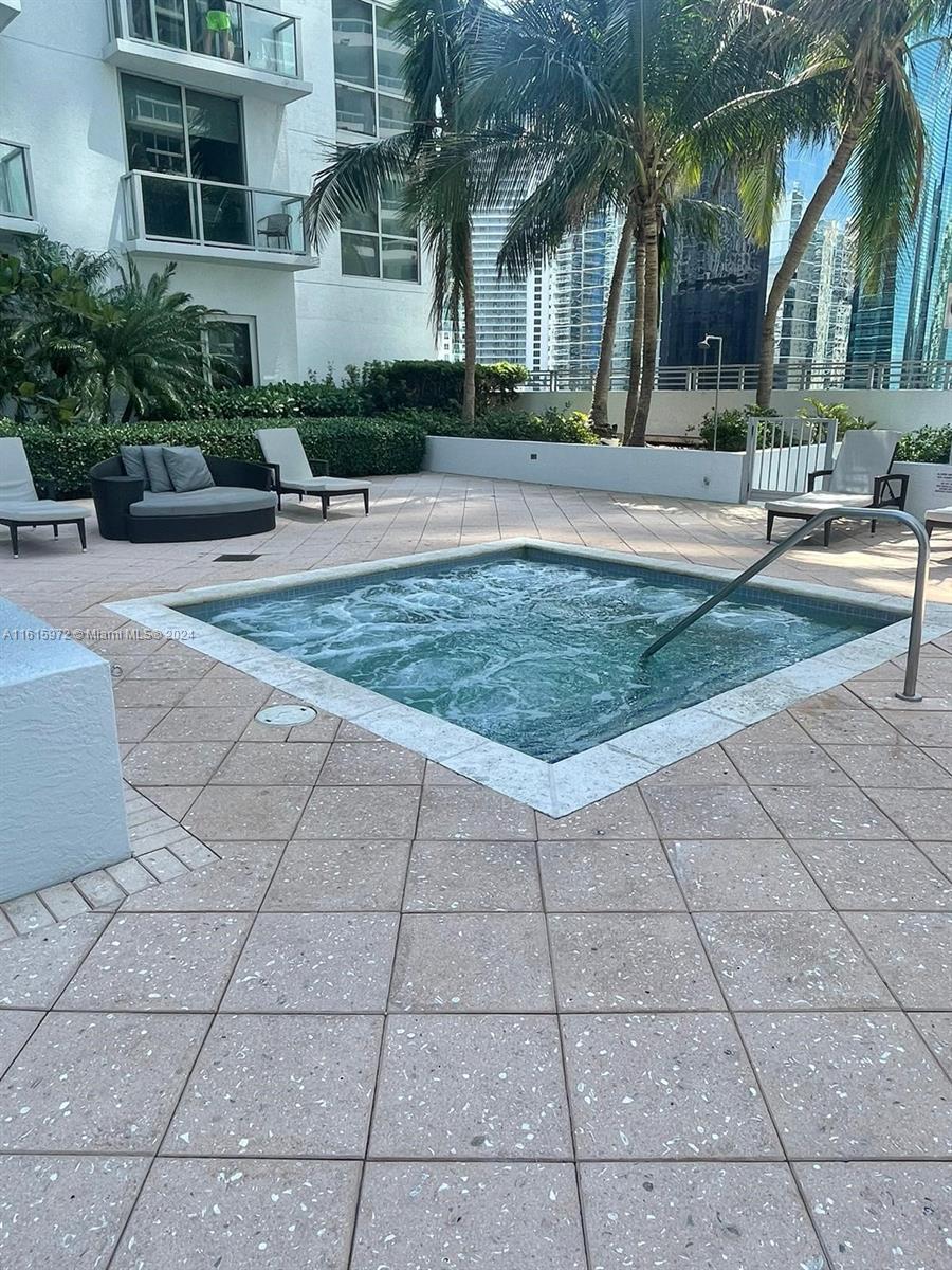 1060 Brickell Ave # 1609