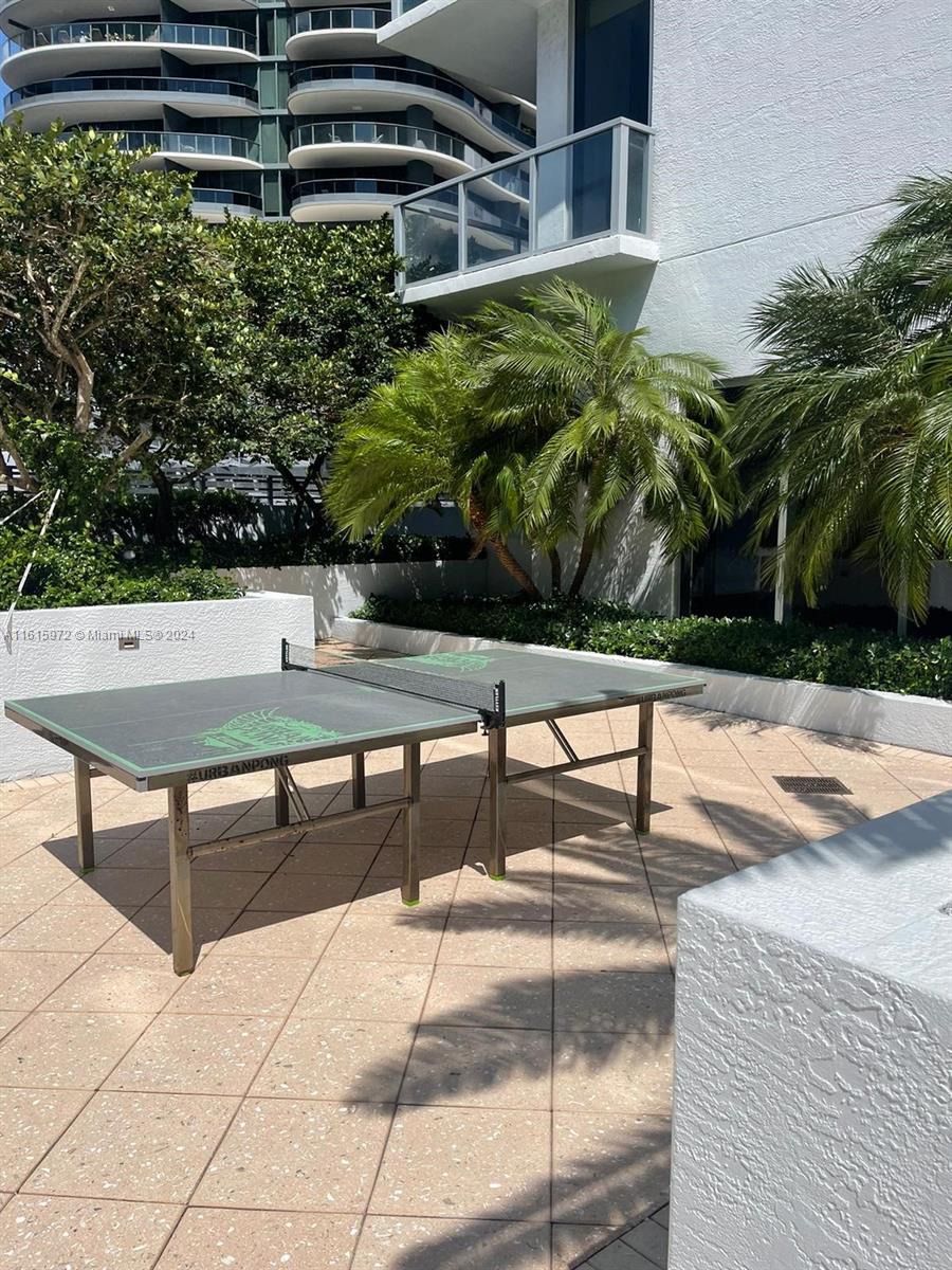 1060 Brickell Ave # 1609
